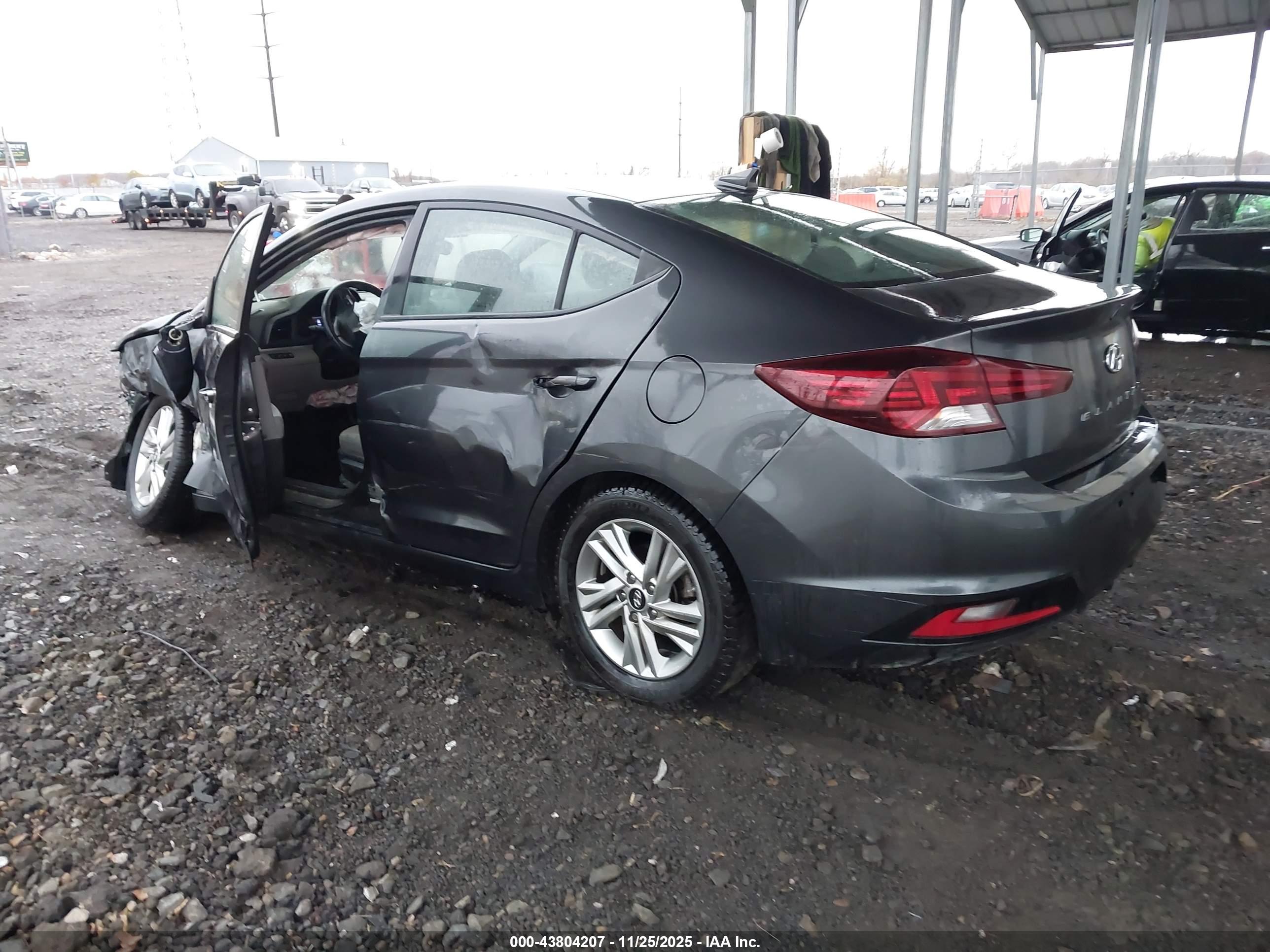 HYUNDAI ELANTRA image 3
