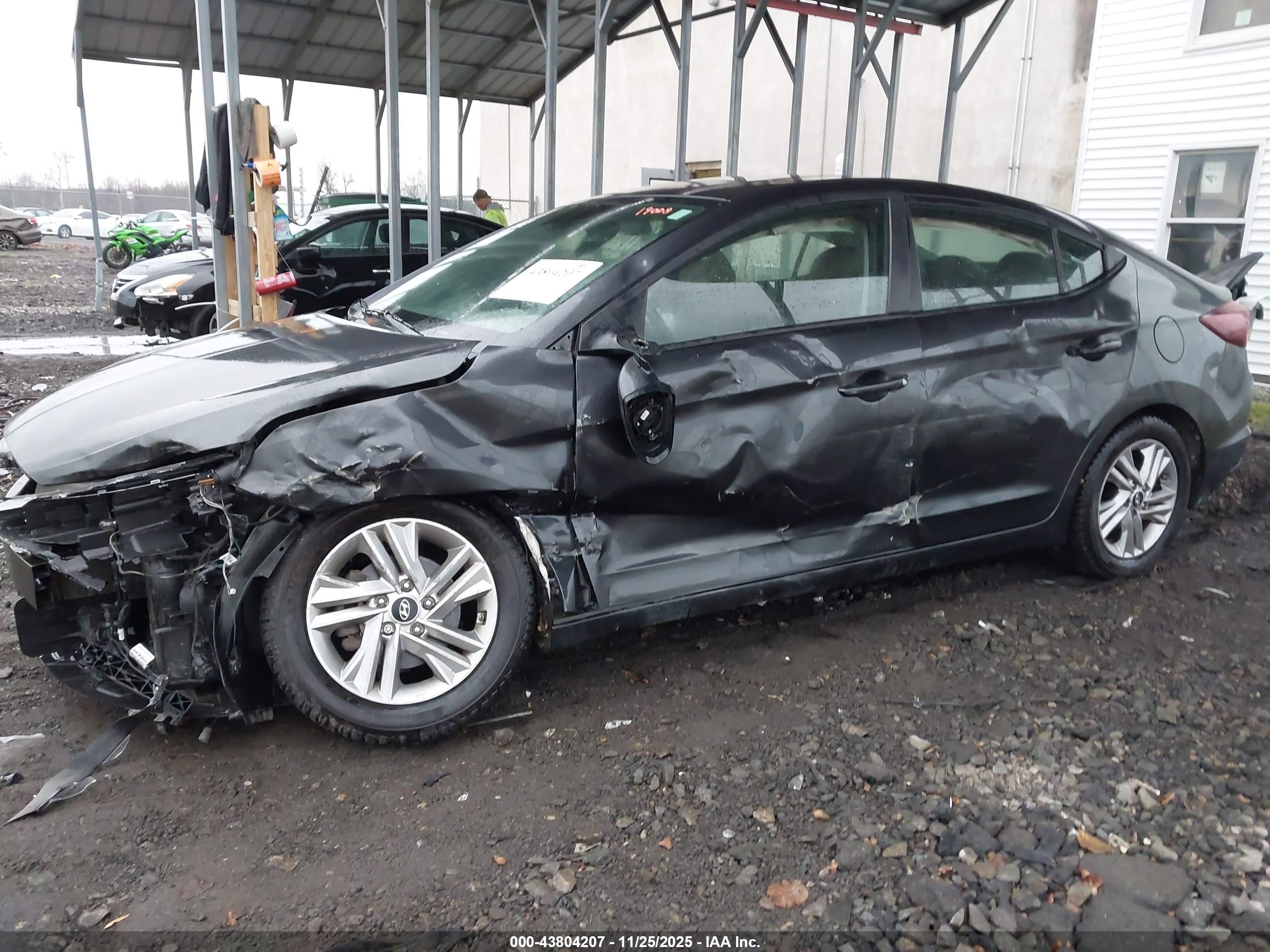 HYUNDAI ELANTRA image 6