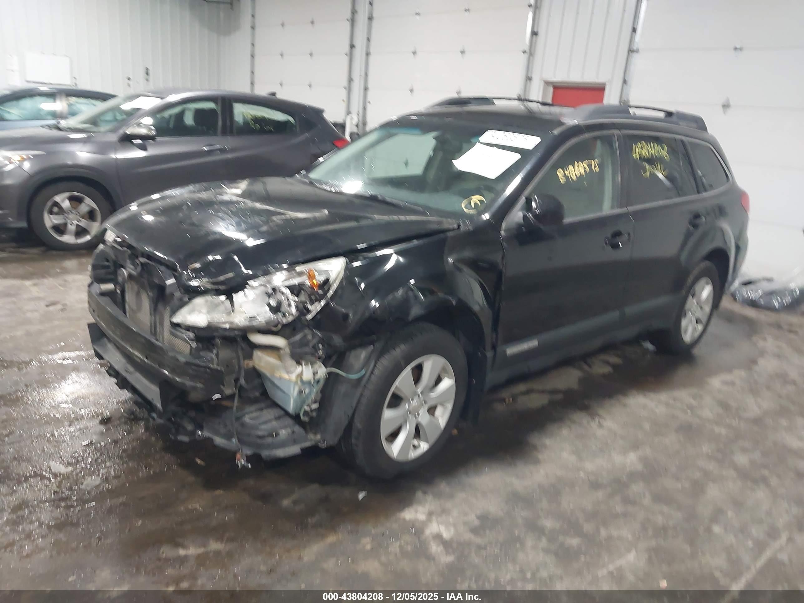 SUBARU OUTBACK image 2
