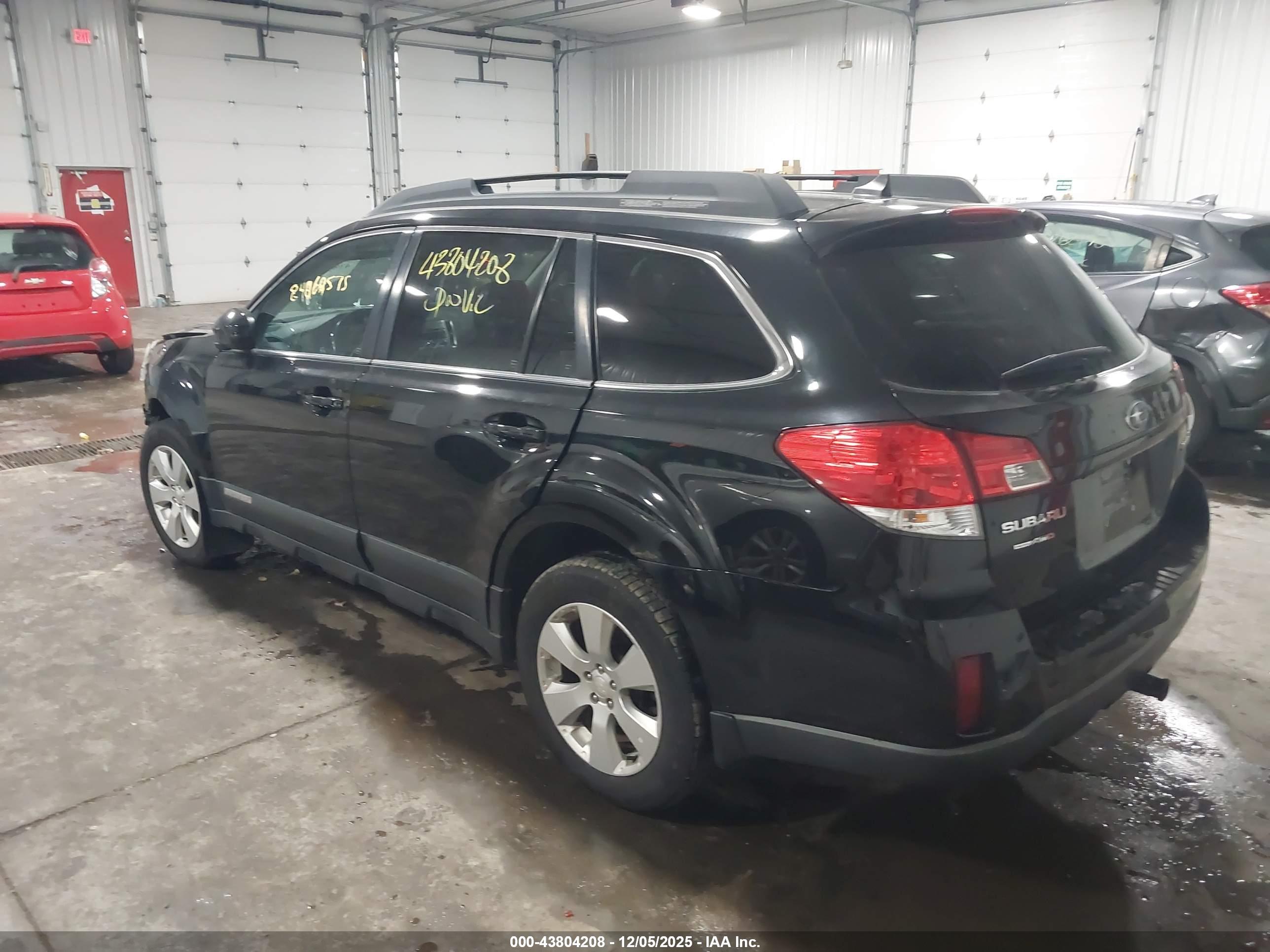 SUBARU OUTBACK image 3