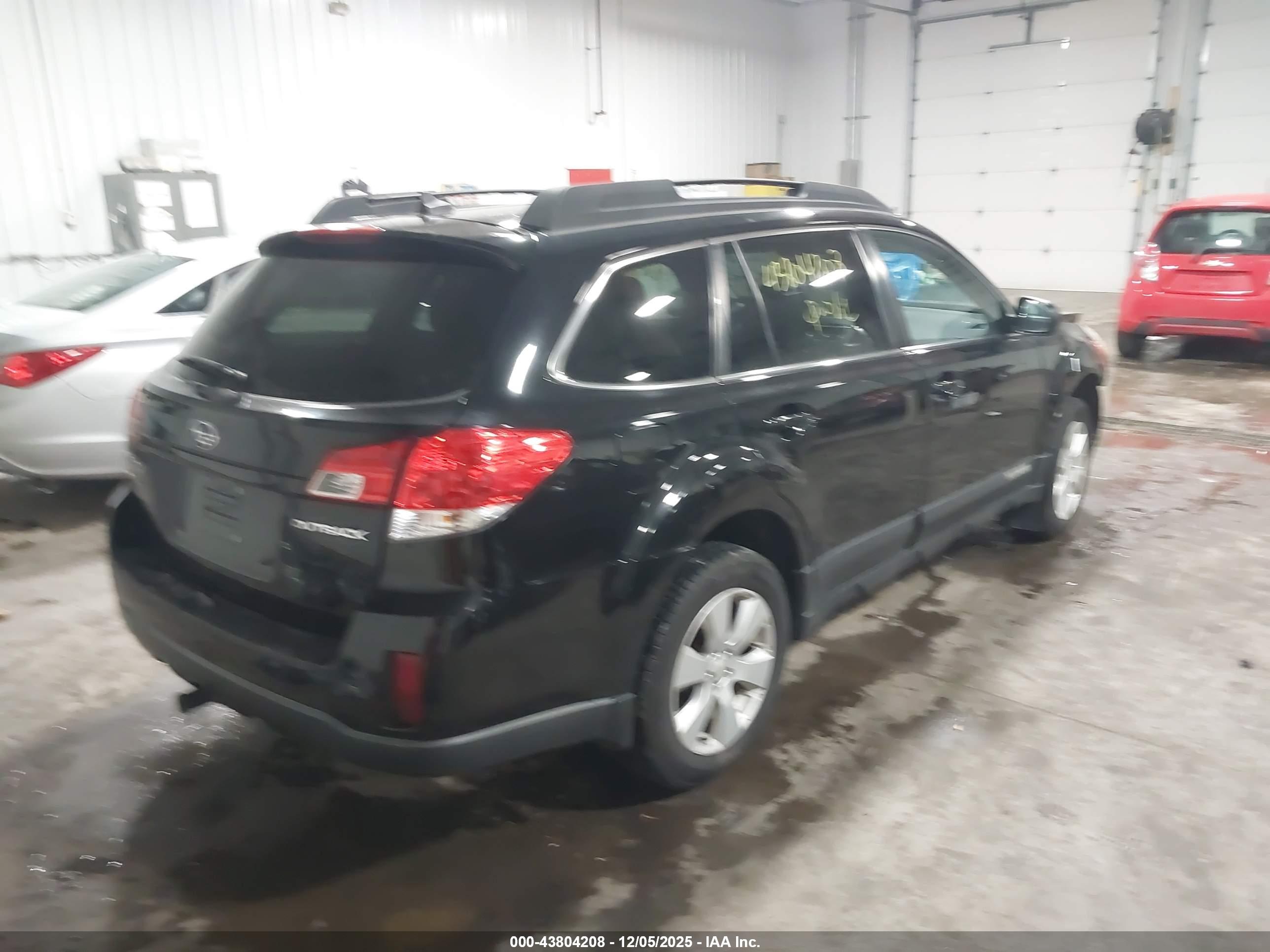 SUBARU OUTBACK image 4