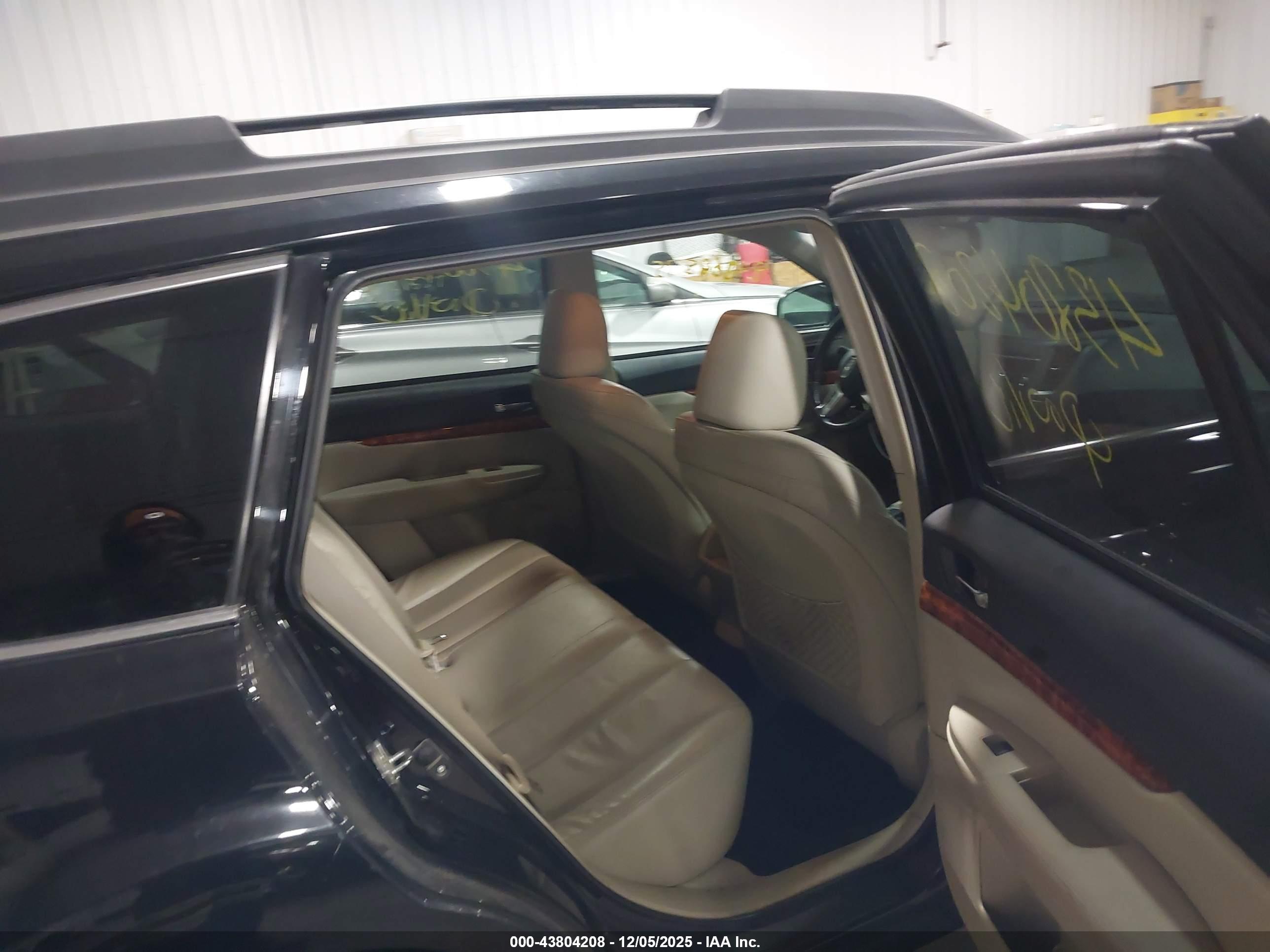 SUBARU OUTBACK image 8