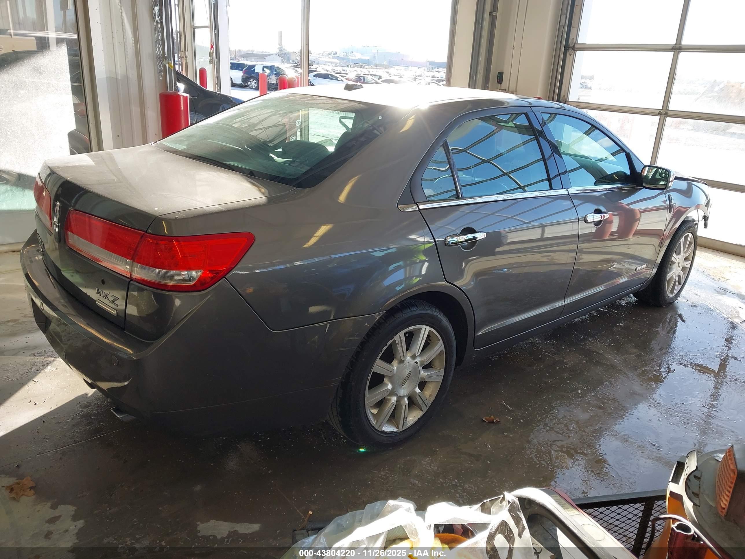 LINCOLN MKZ image 4