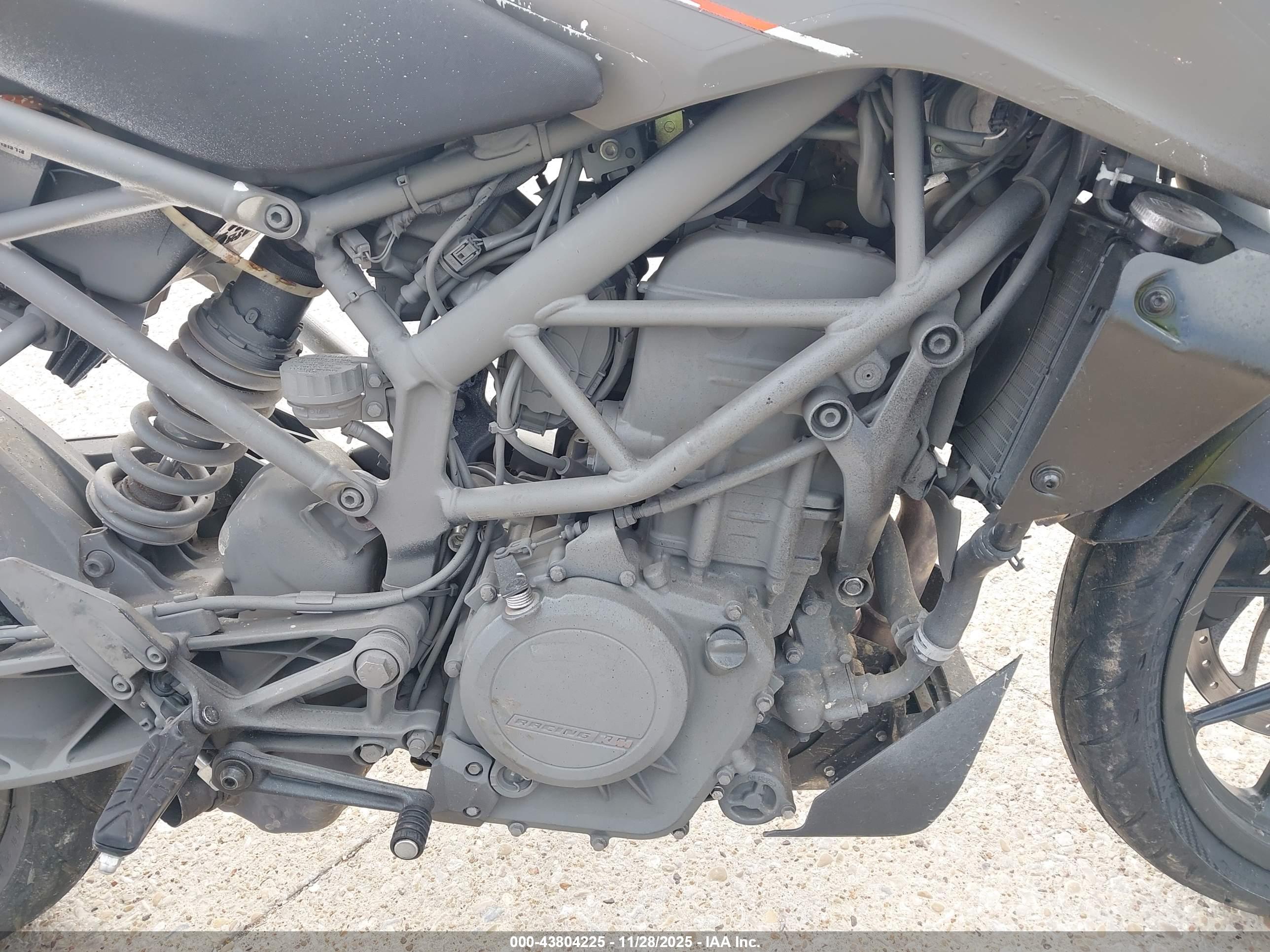 KTM 390 image 8
