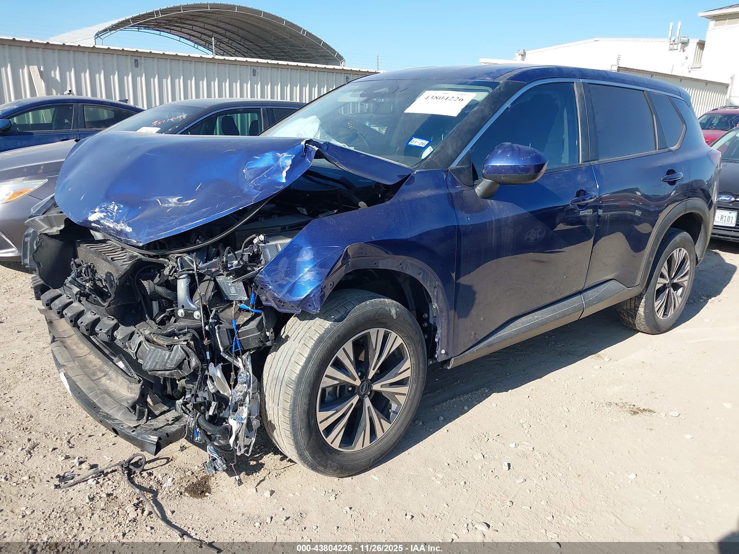 NISSAN ROGUE image 2