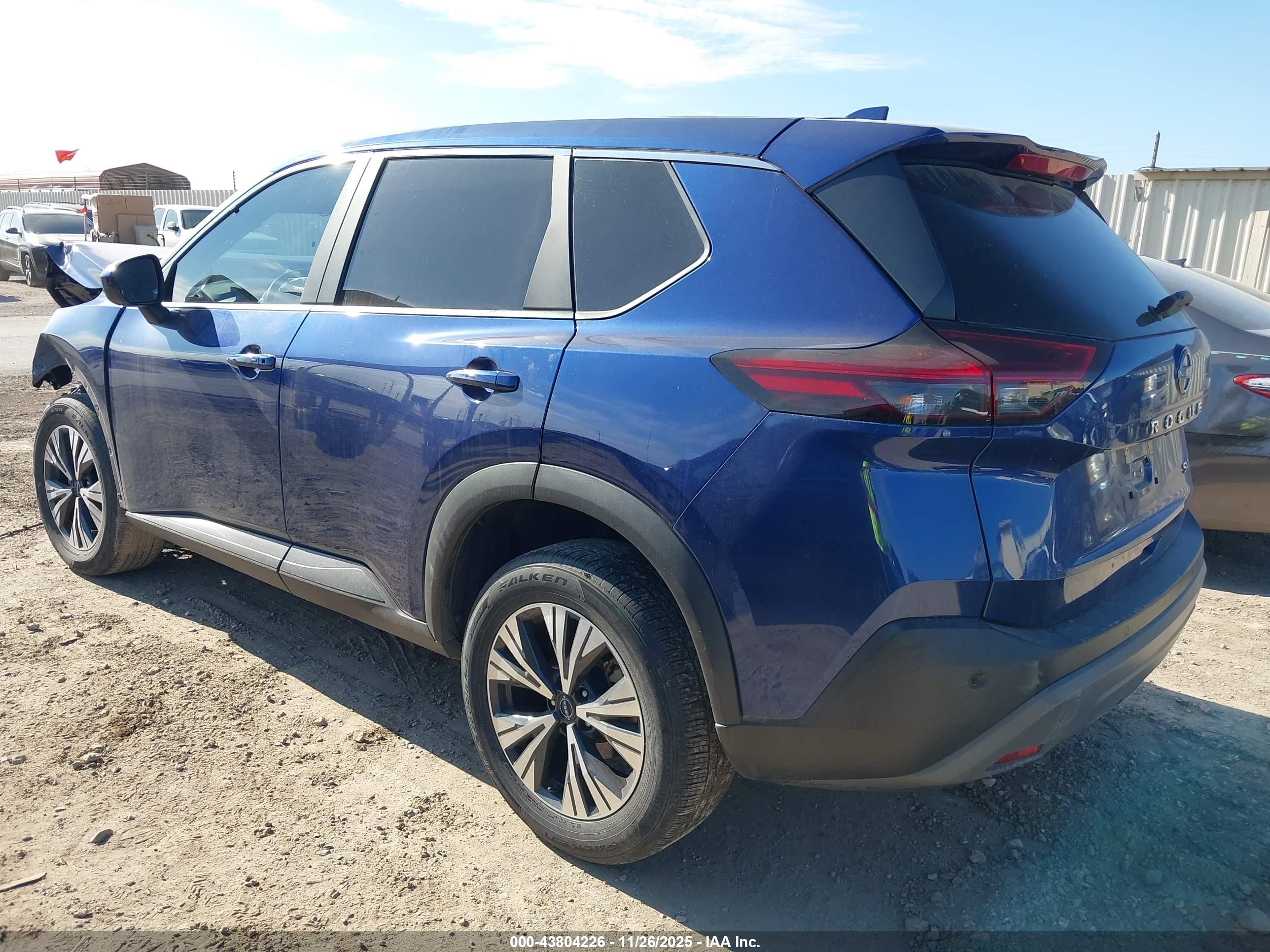 NISSAN ROGUE image 3