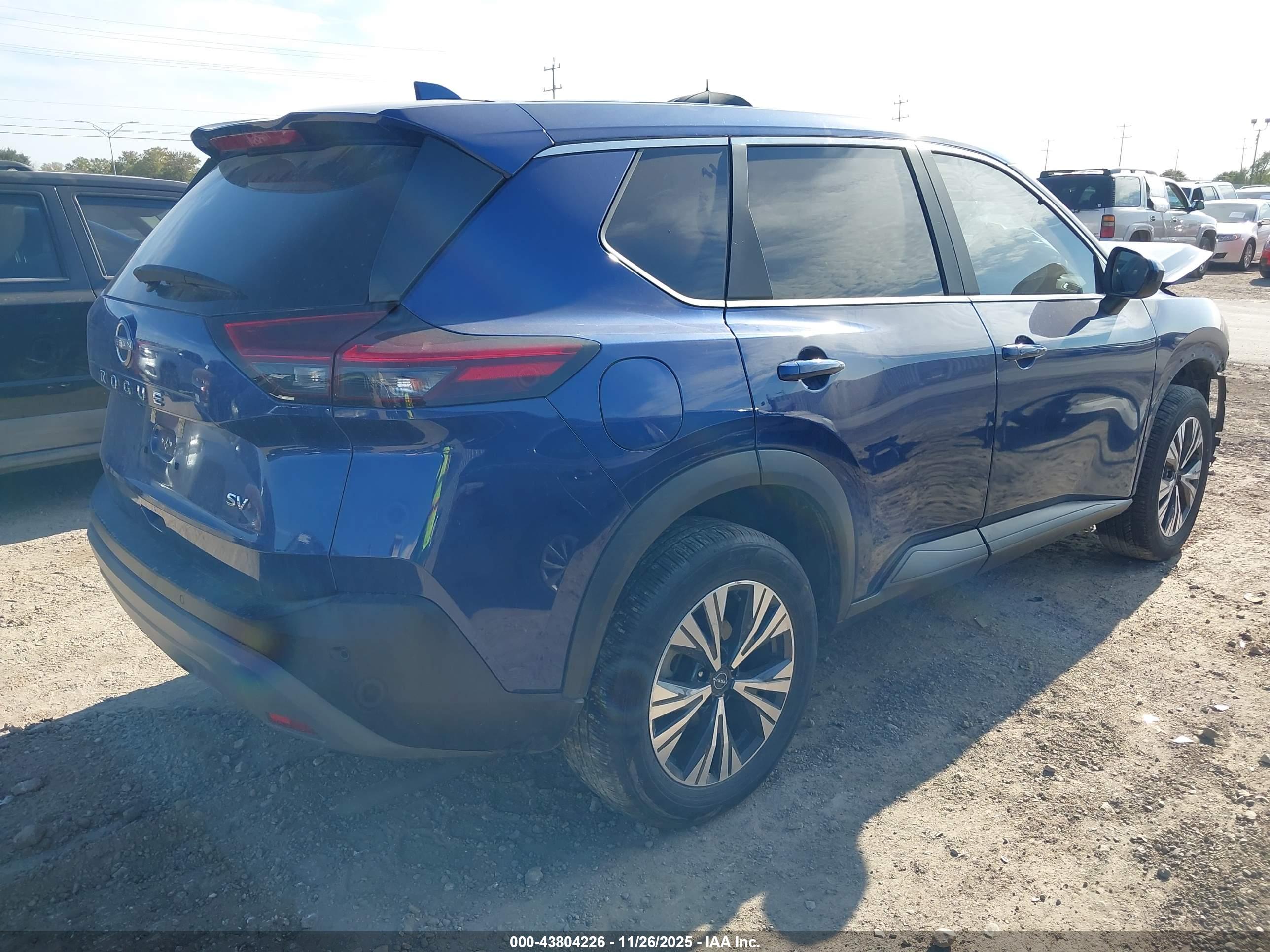 NISSAN ROGUE image 4
