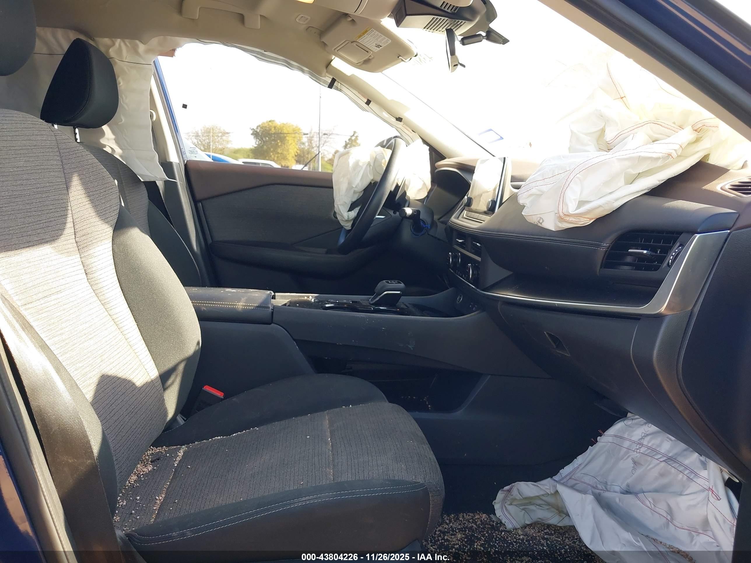 NISSAN ROGUE image 5