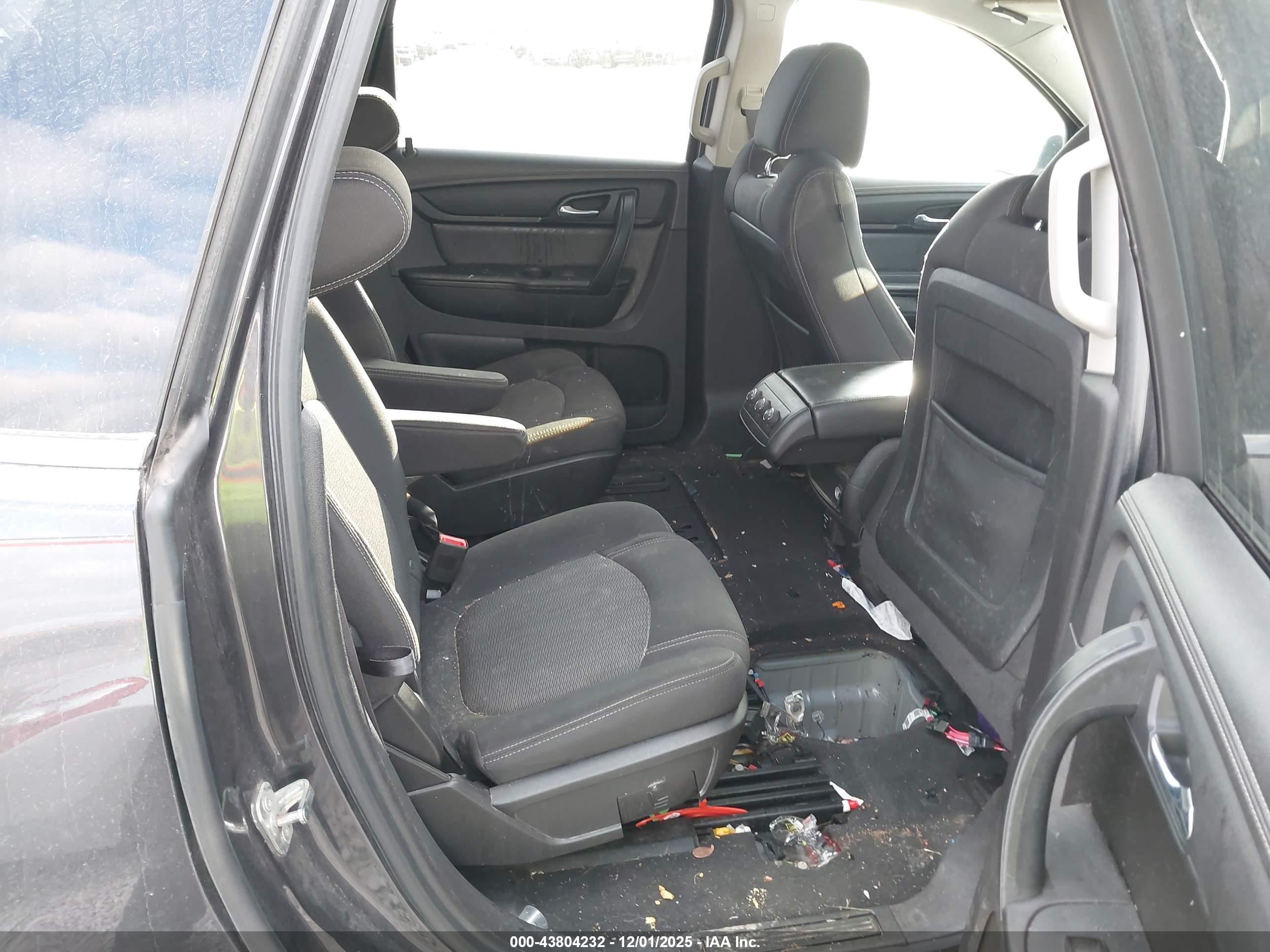 CHEVROLET TRAVERSE image 8