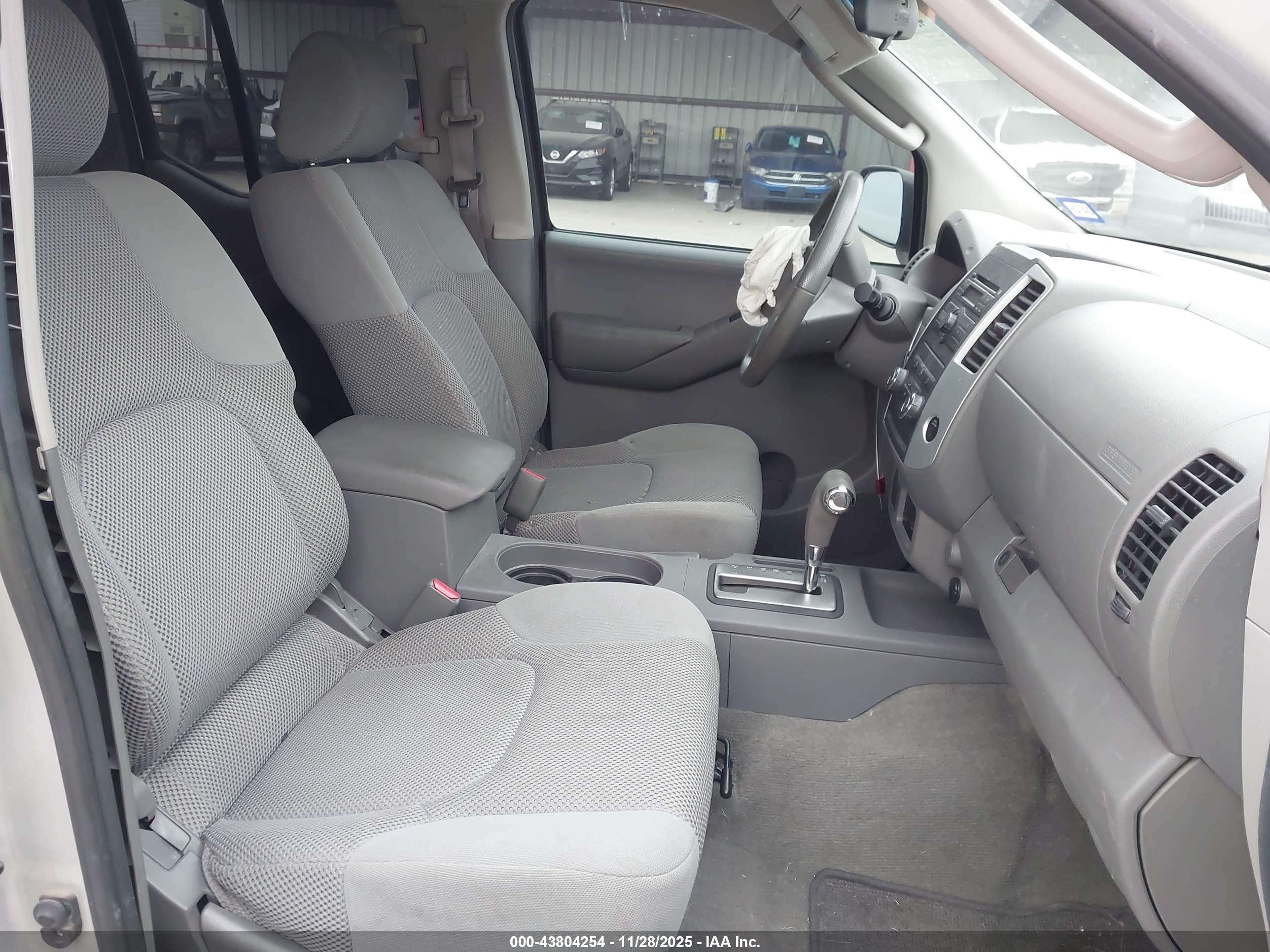 NISSAN FRONTIER image 5