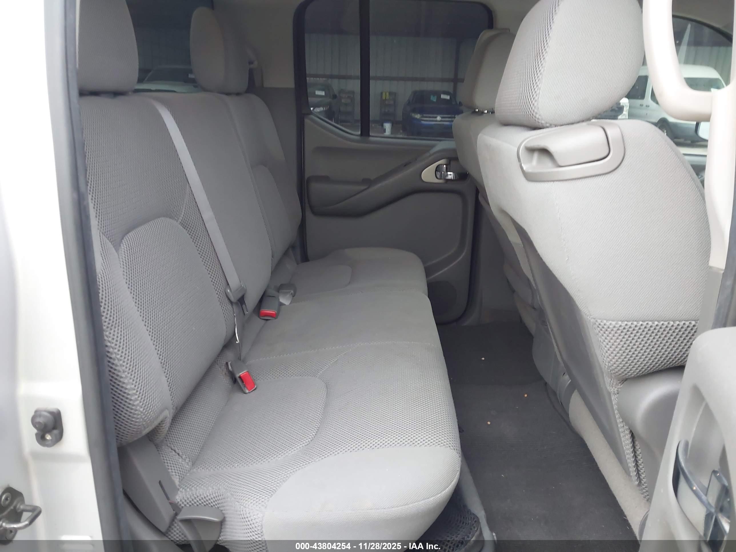 NISSAN FRONTIER image 8