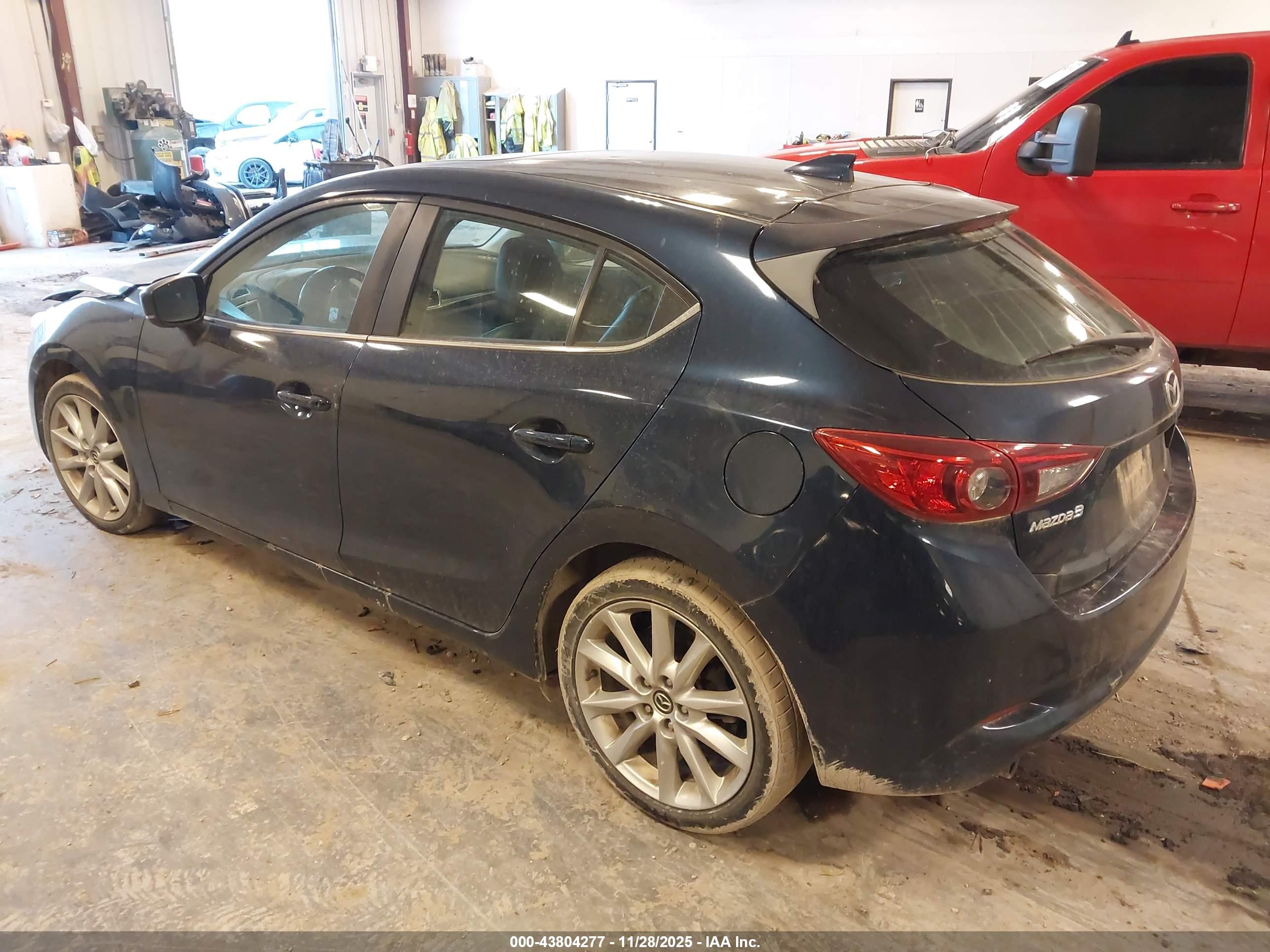 MAZDA MAZDA3 image 3