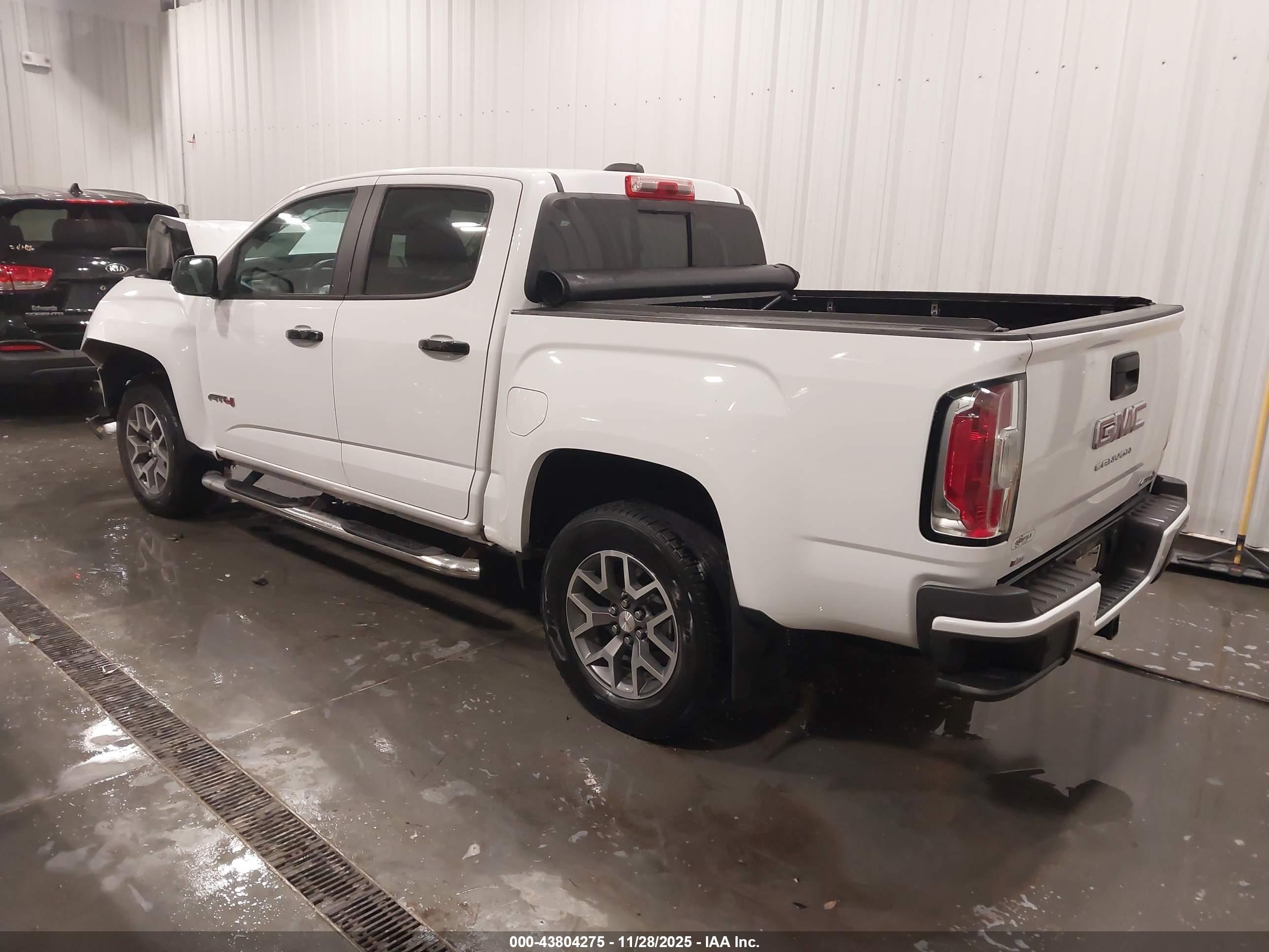 GMC CANYON image 3