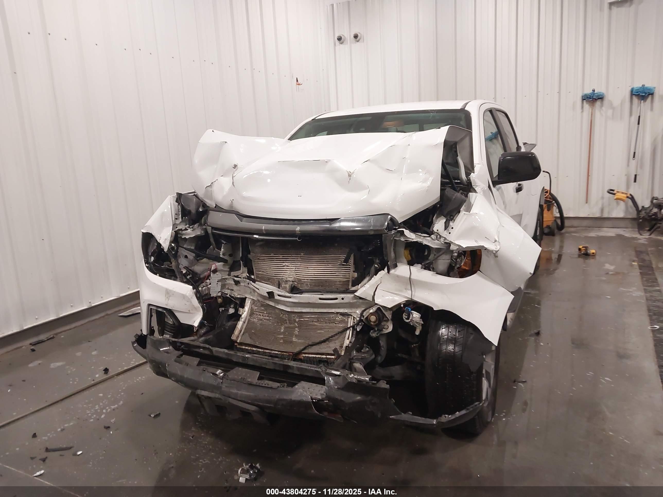GMC CANYON image 6