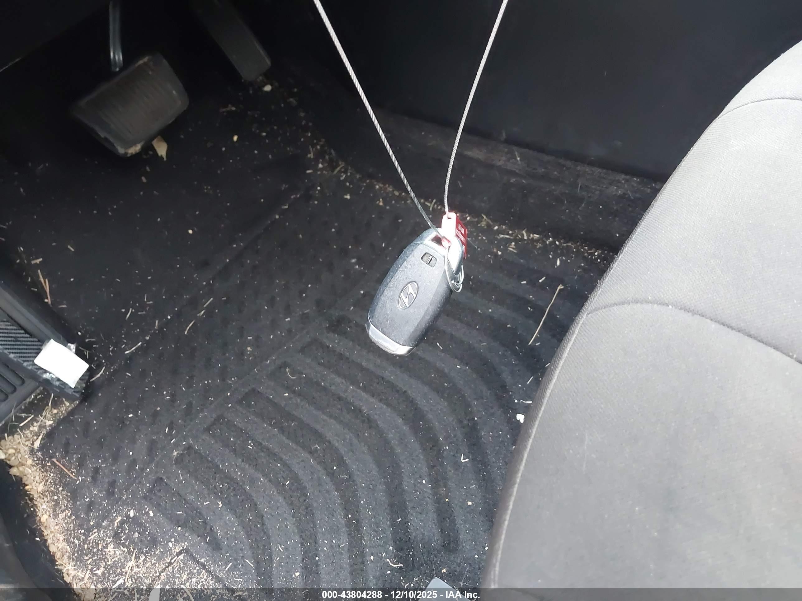 HYUNDAI ELANTRA image 11