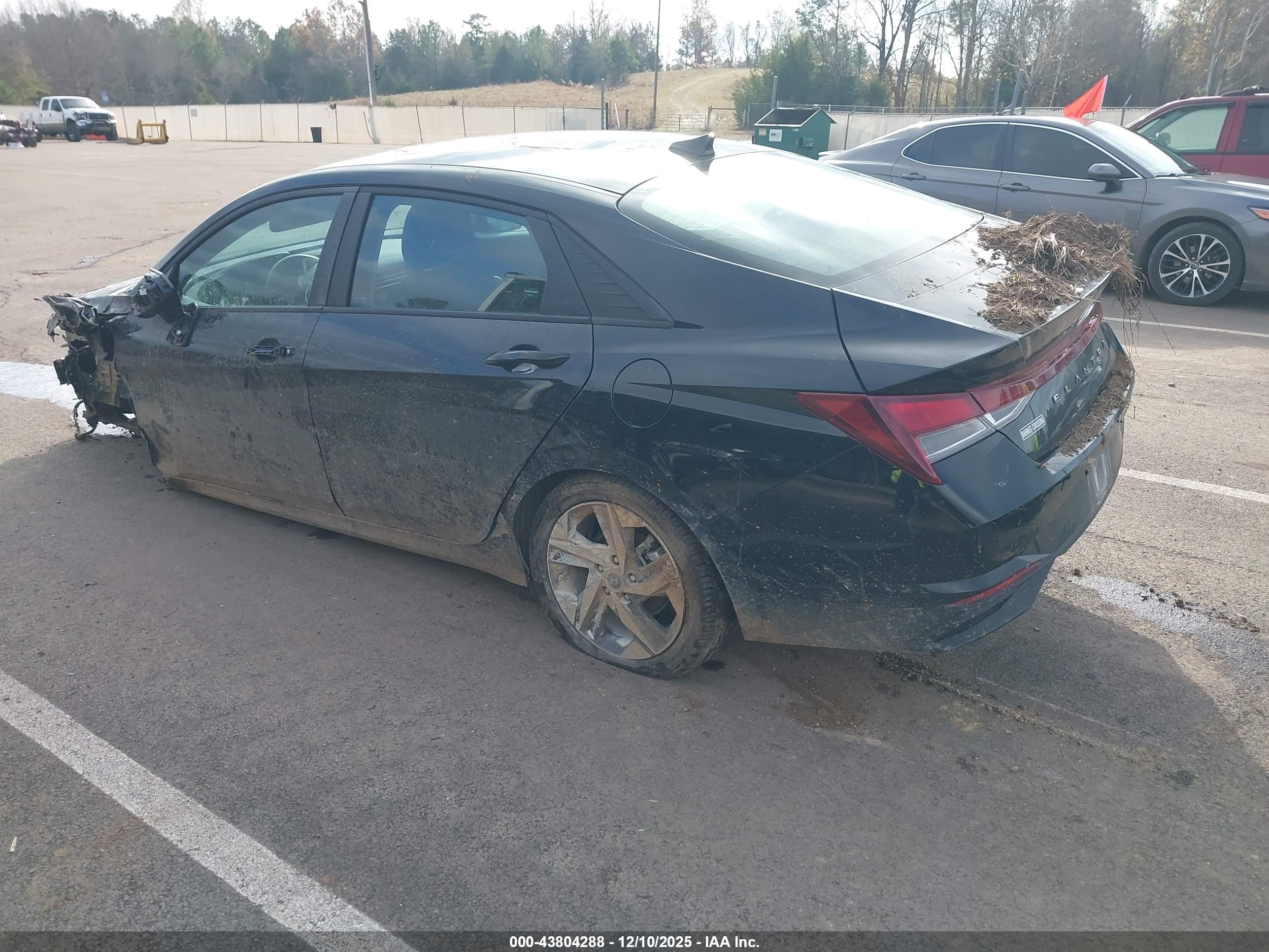 HYUNDAI ELANTRA image 3