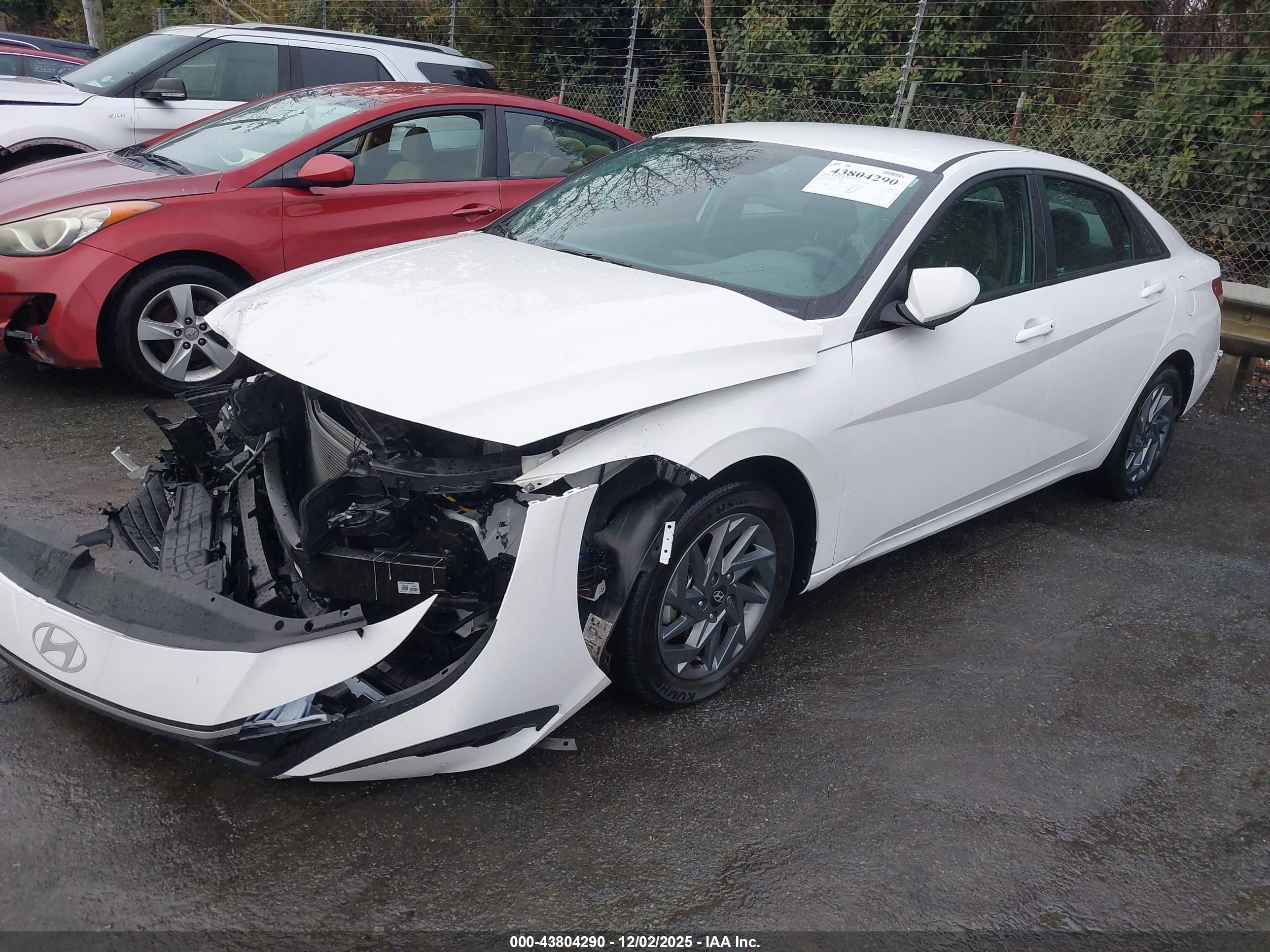 HYUNDAI ELANTRA image 2
