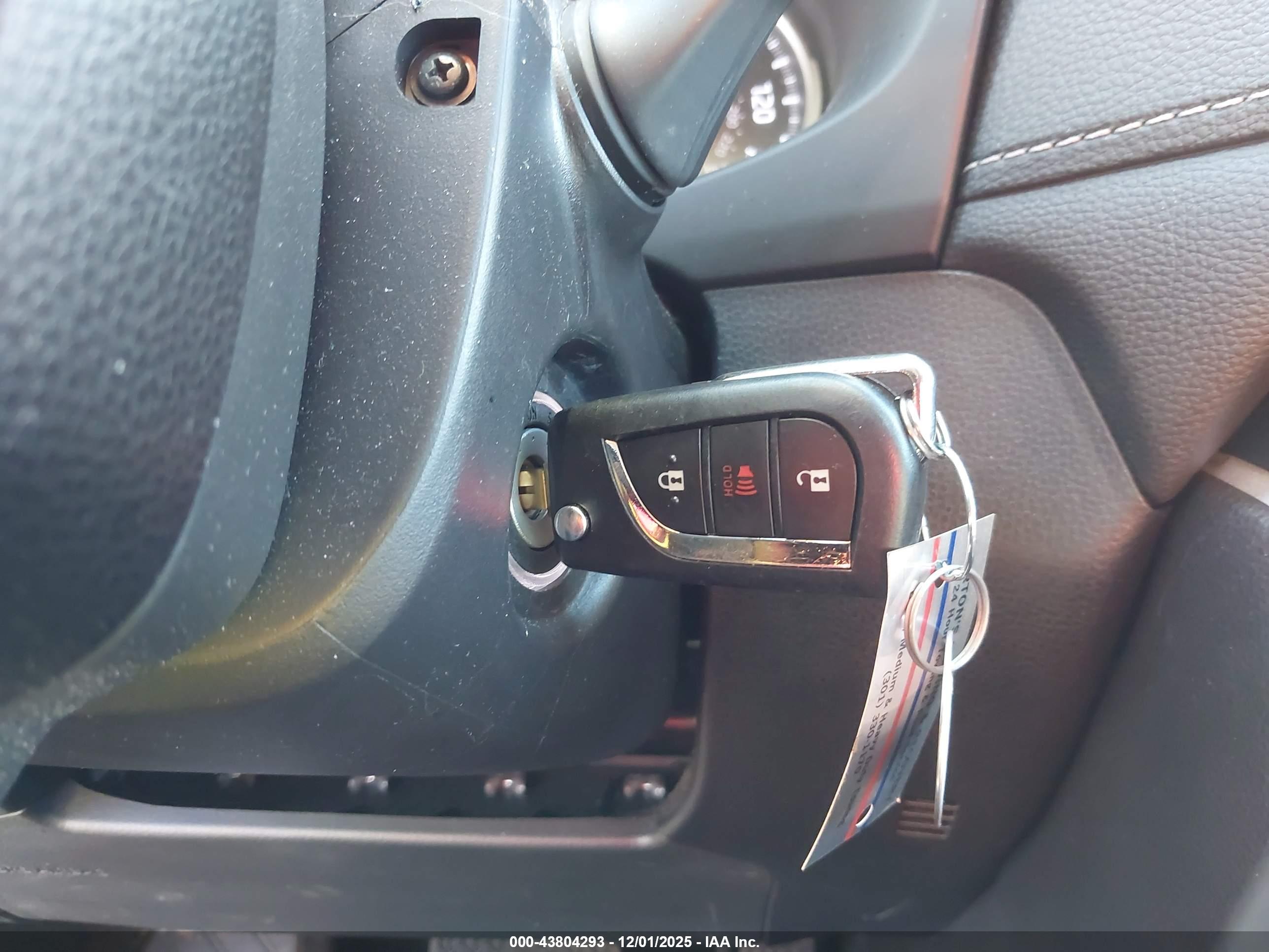 TOYOTA RAV4 image 11