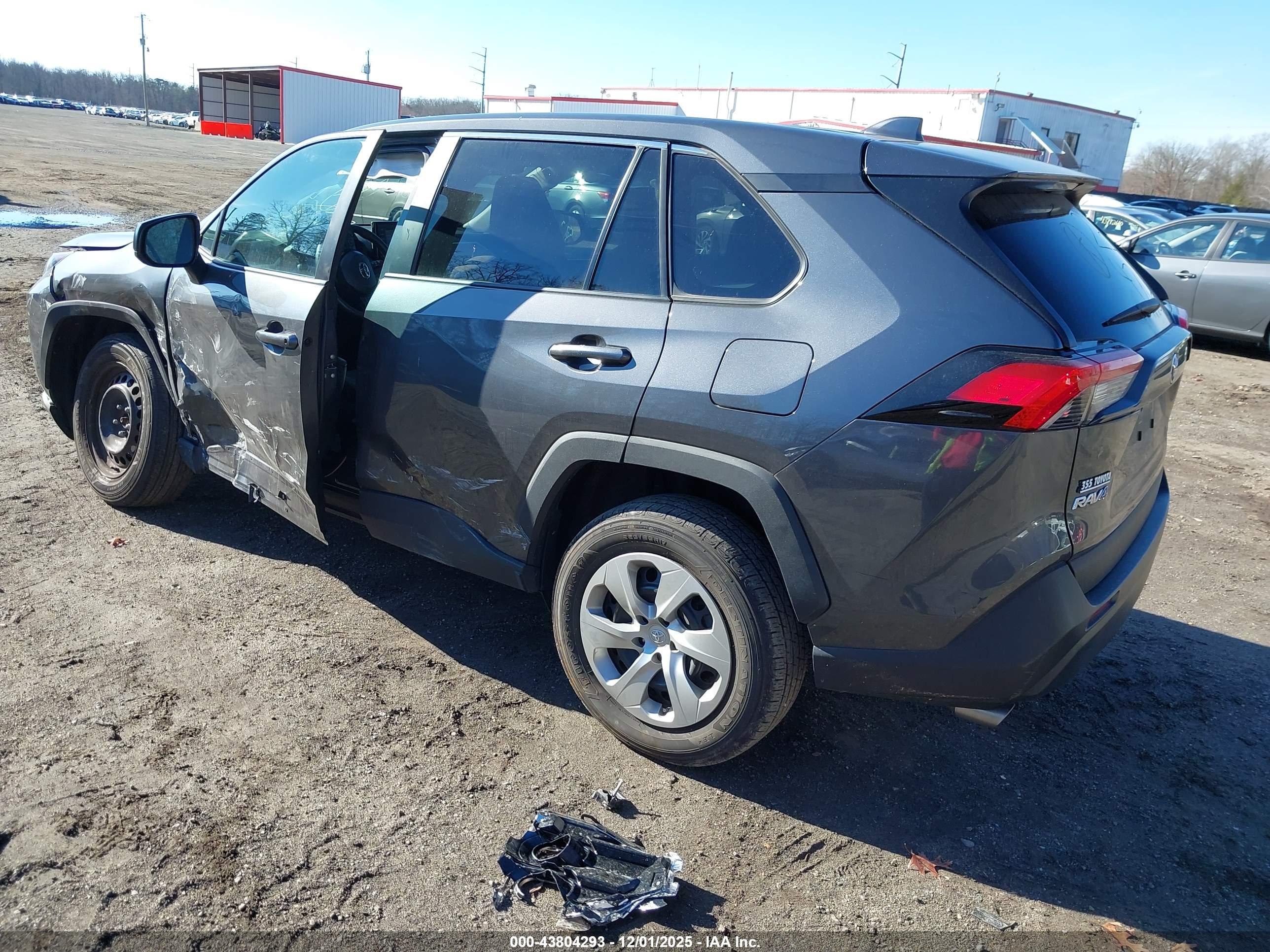 TOYOTA RAV4 image 3