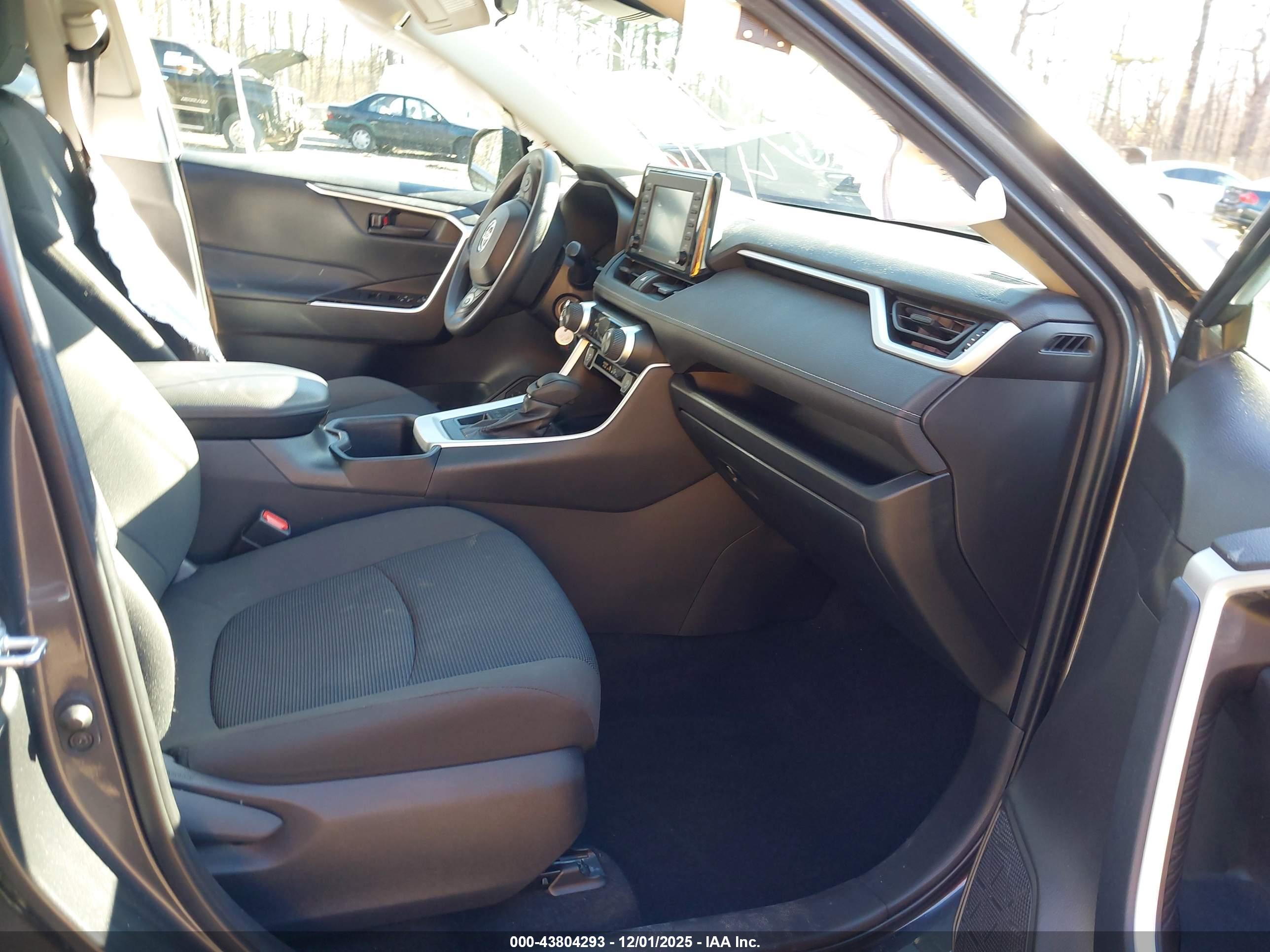 TOYOTA RAV4 image 5