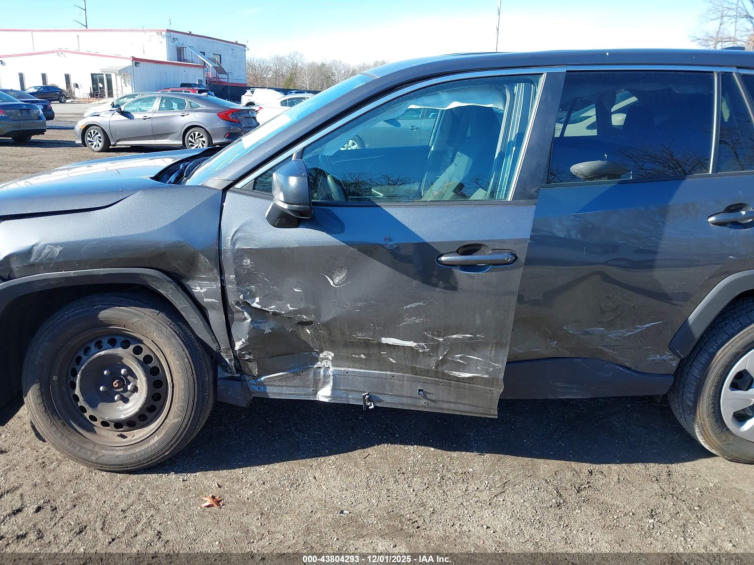 TOYOTA RAV4 image 6