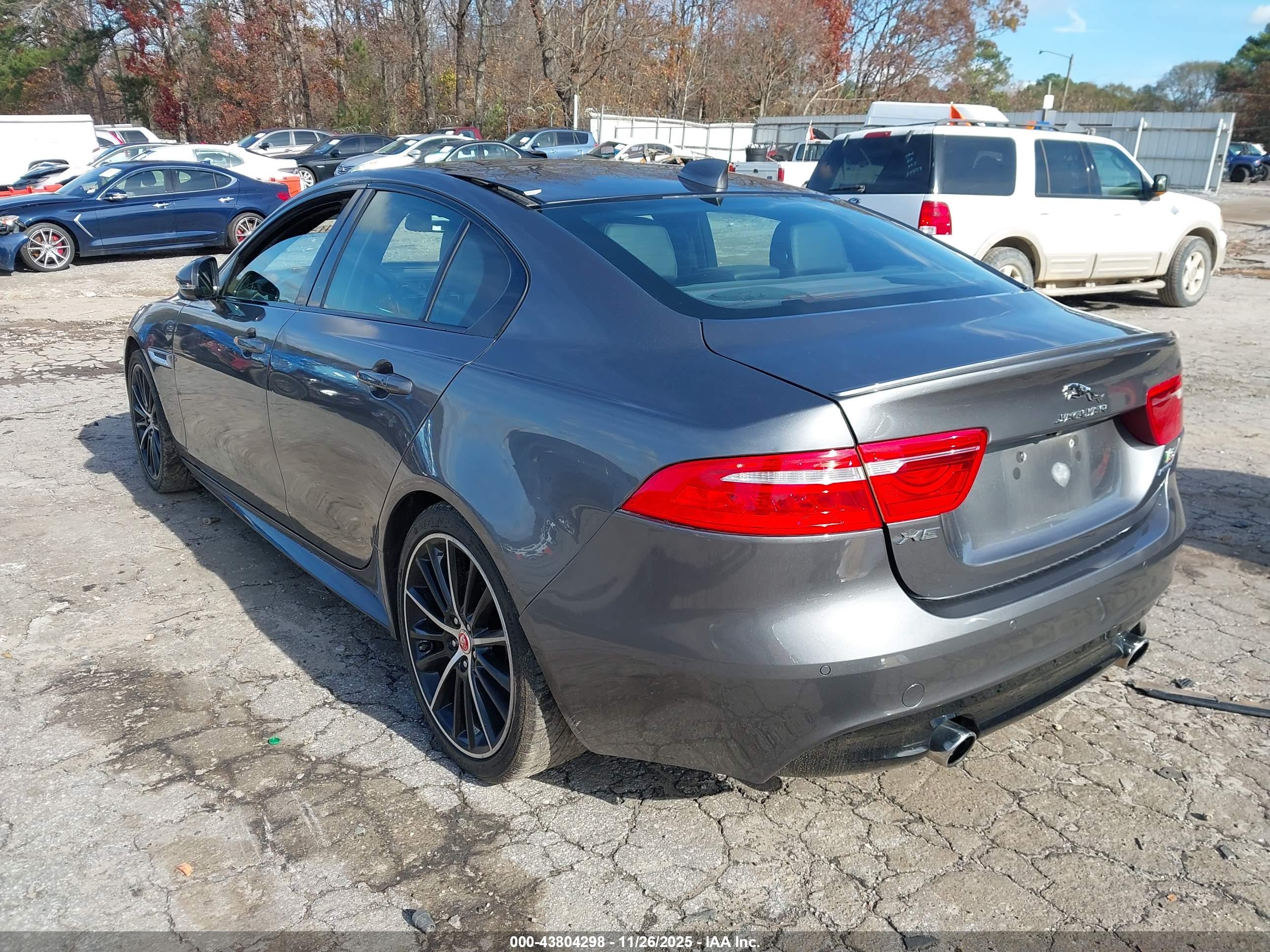 JAGUAR XE image 3