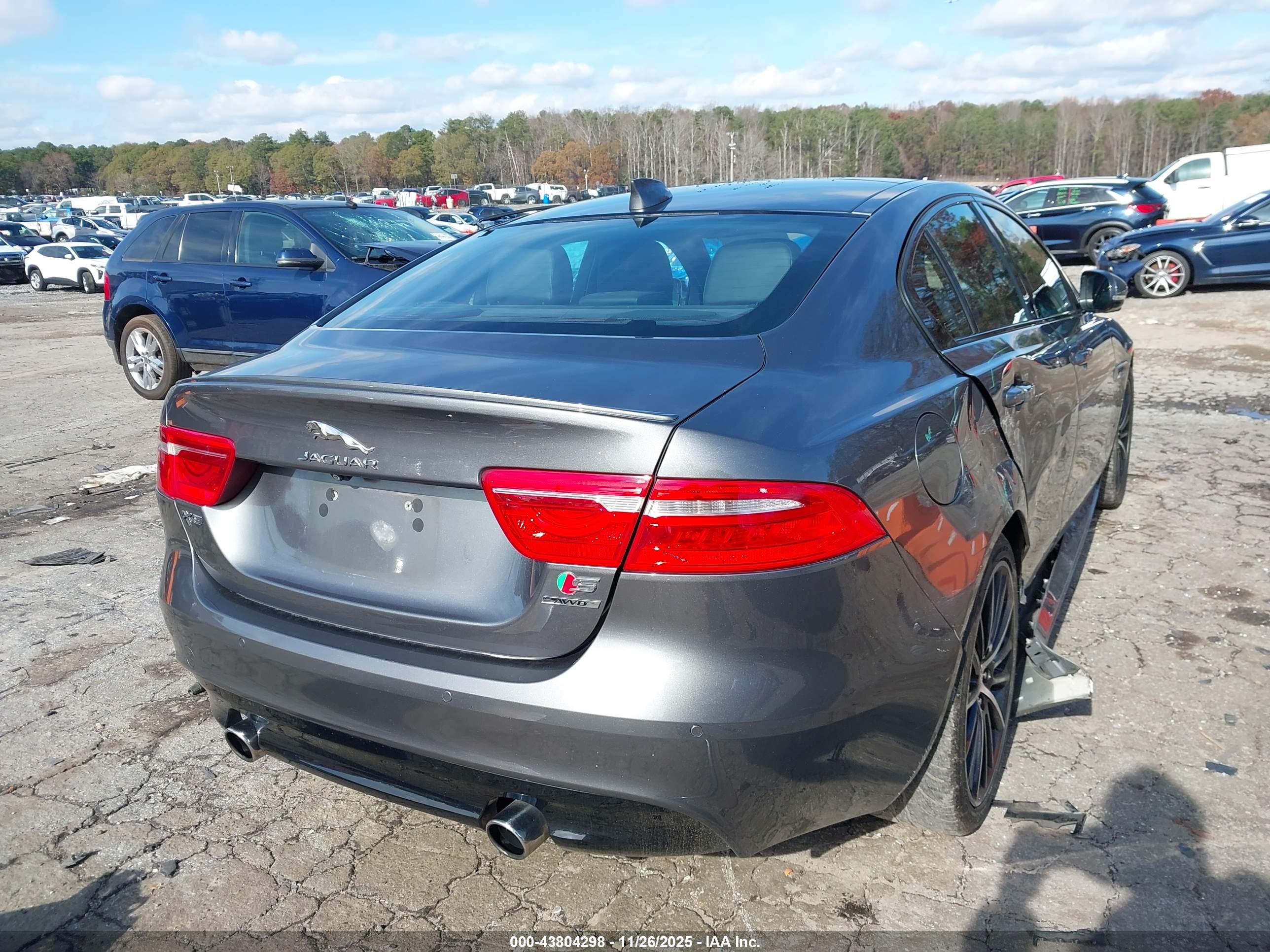 JAGUAR XE image 4