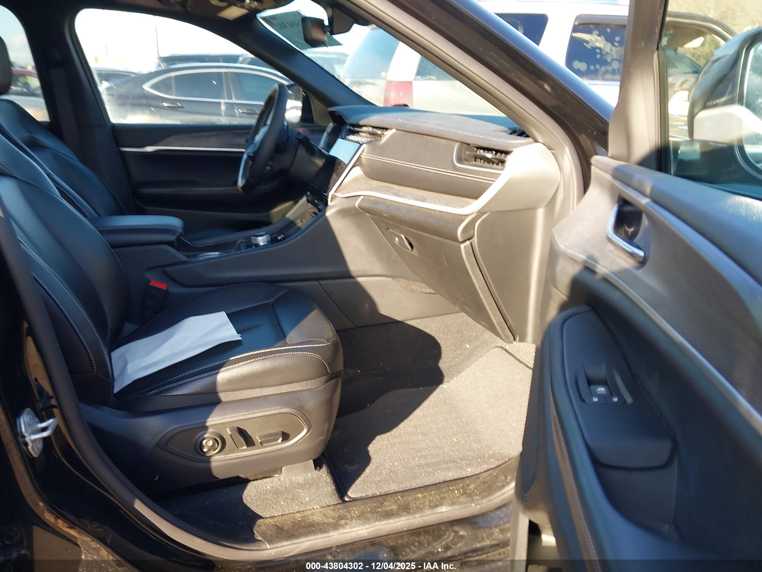 JEEP GRAND image 5