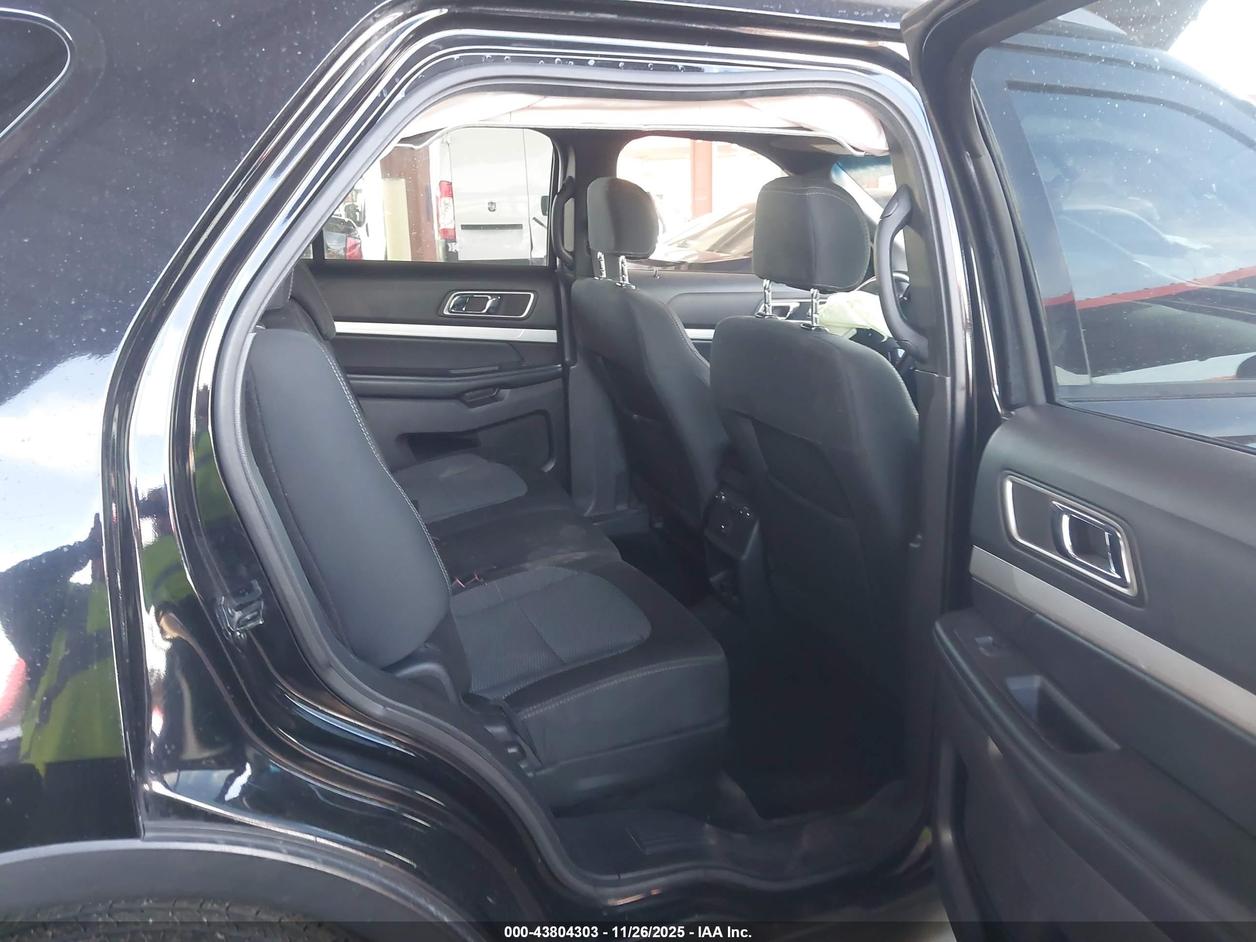FORD EXPLORER image 8