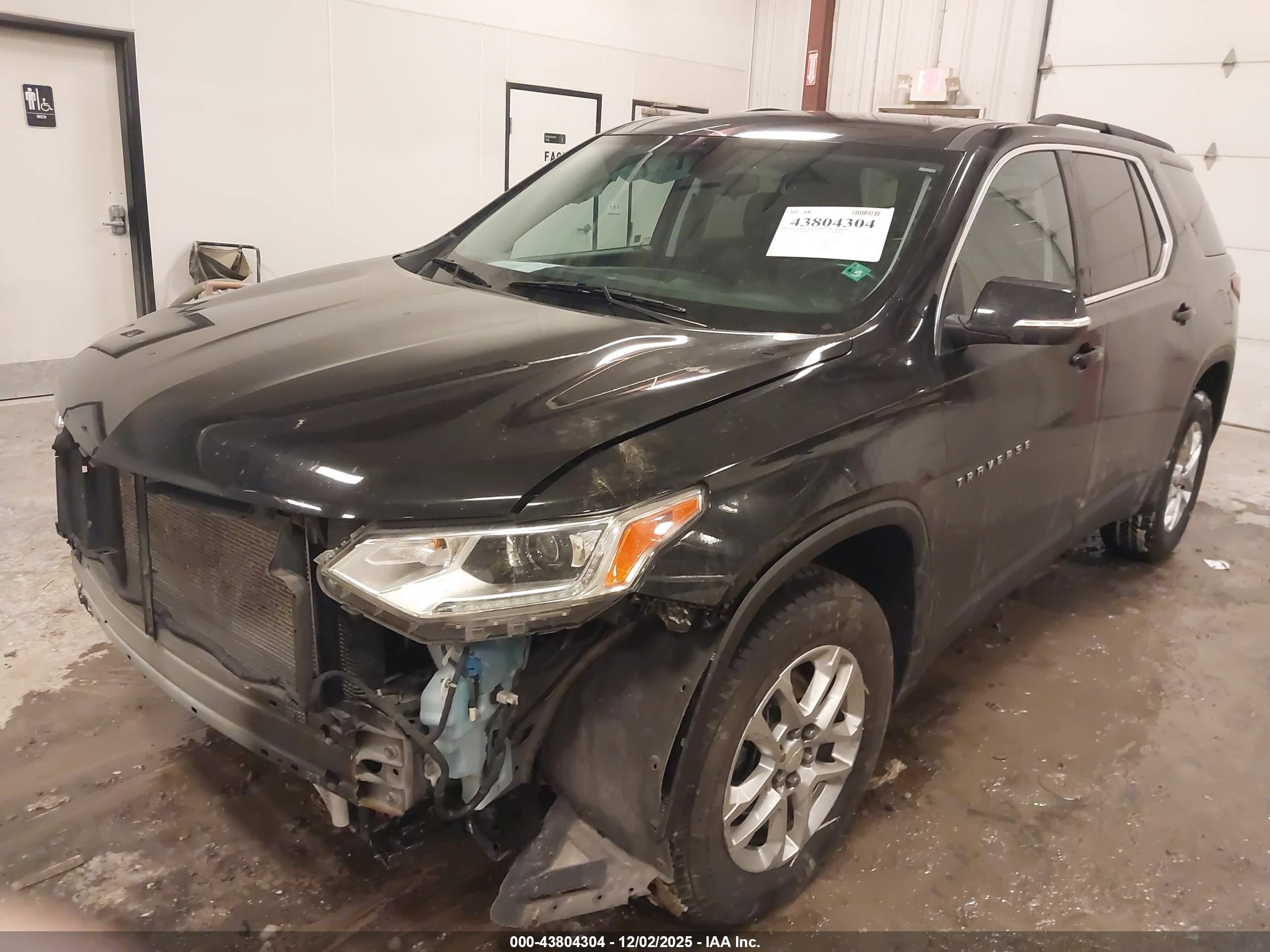 CHEVROLET TRAVERSE image 2