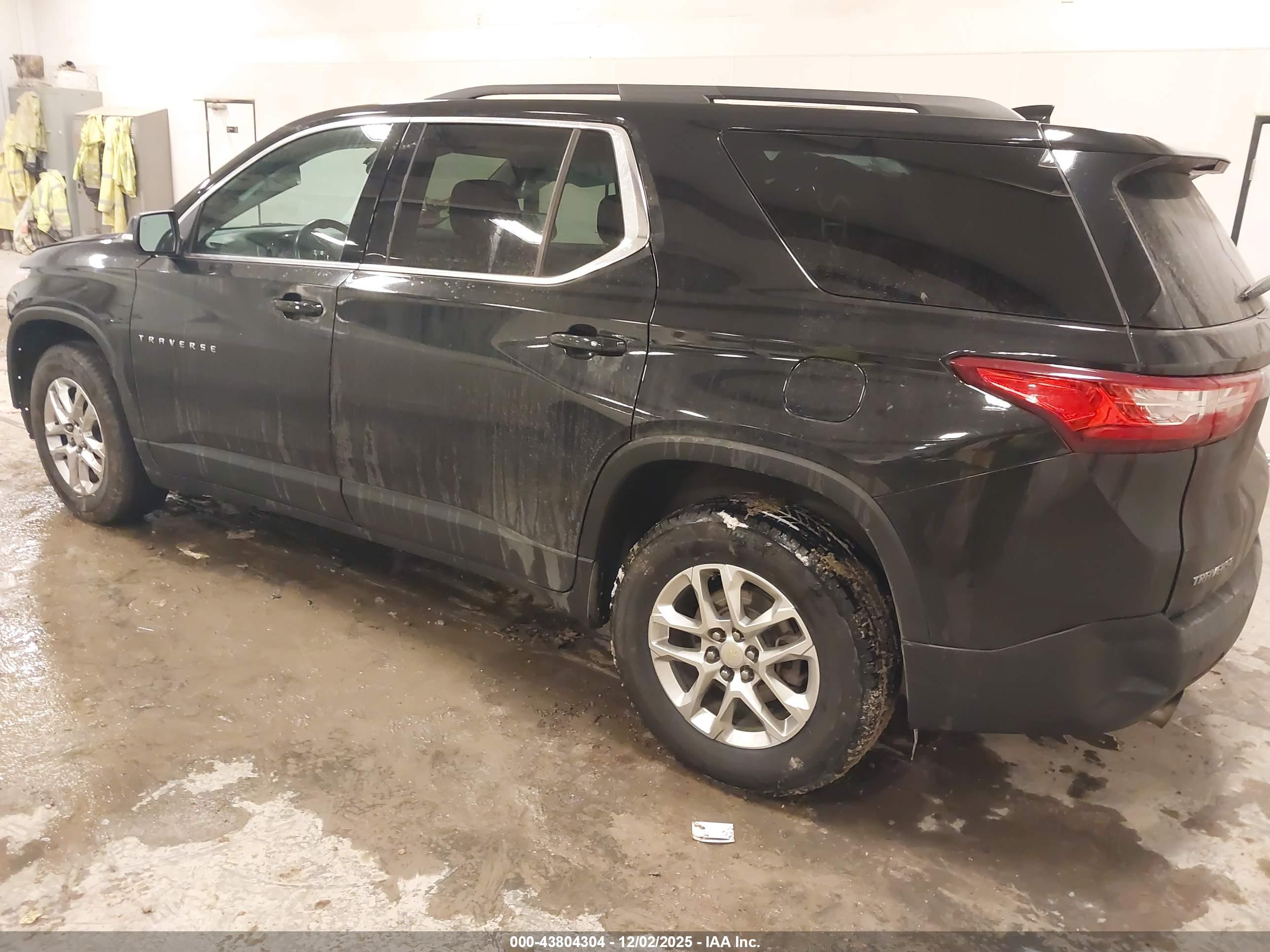 CHEVROLET TRAVERSE image 3