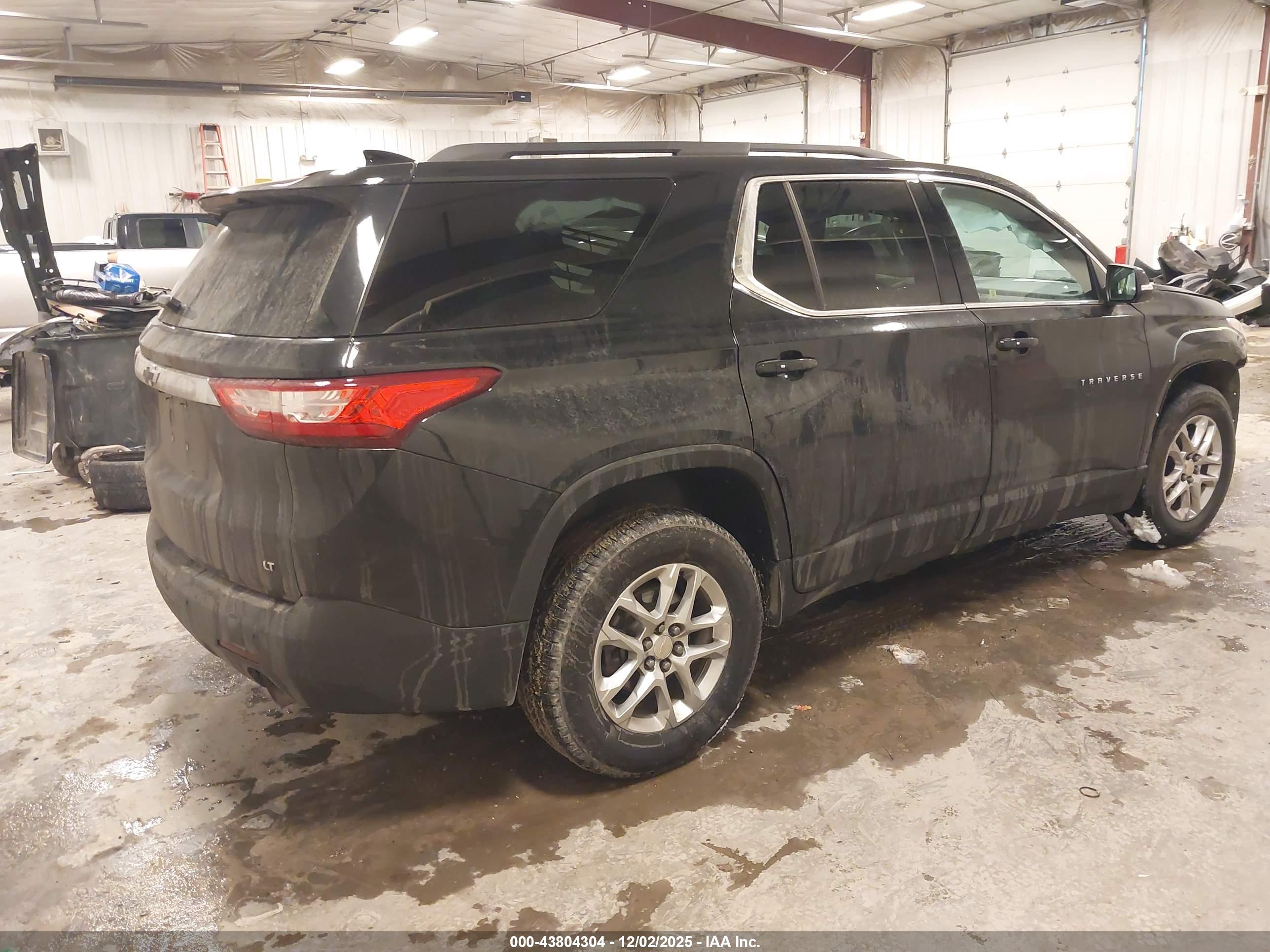 CHEVROLET TRAVERSE image 4
