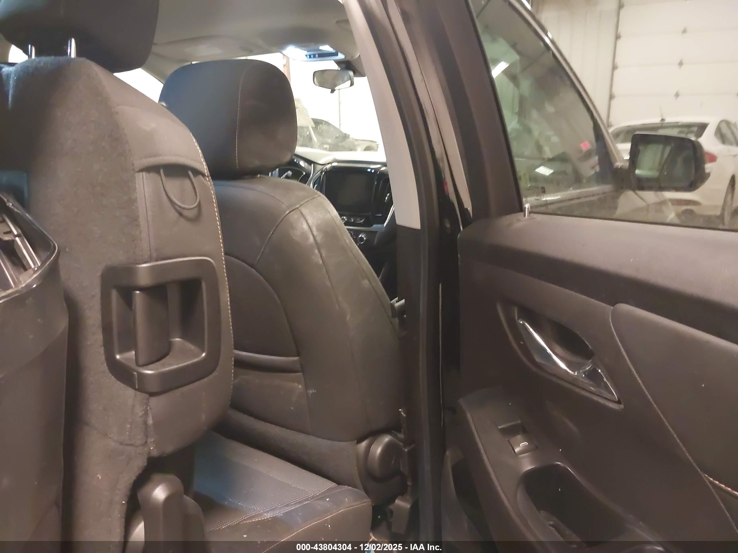 CHEVROLET TRAVERSE image 8