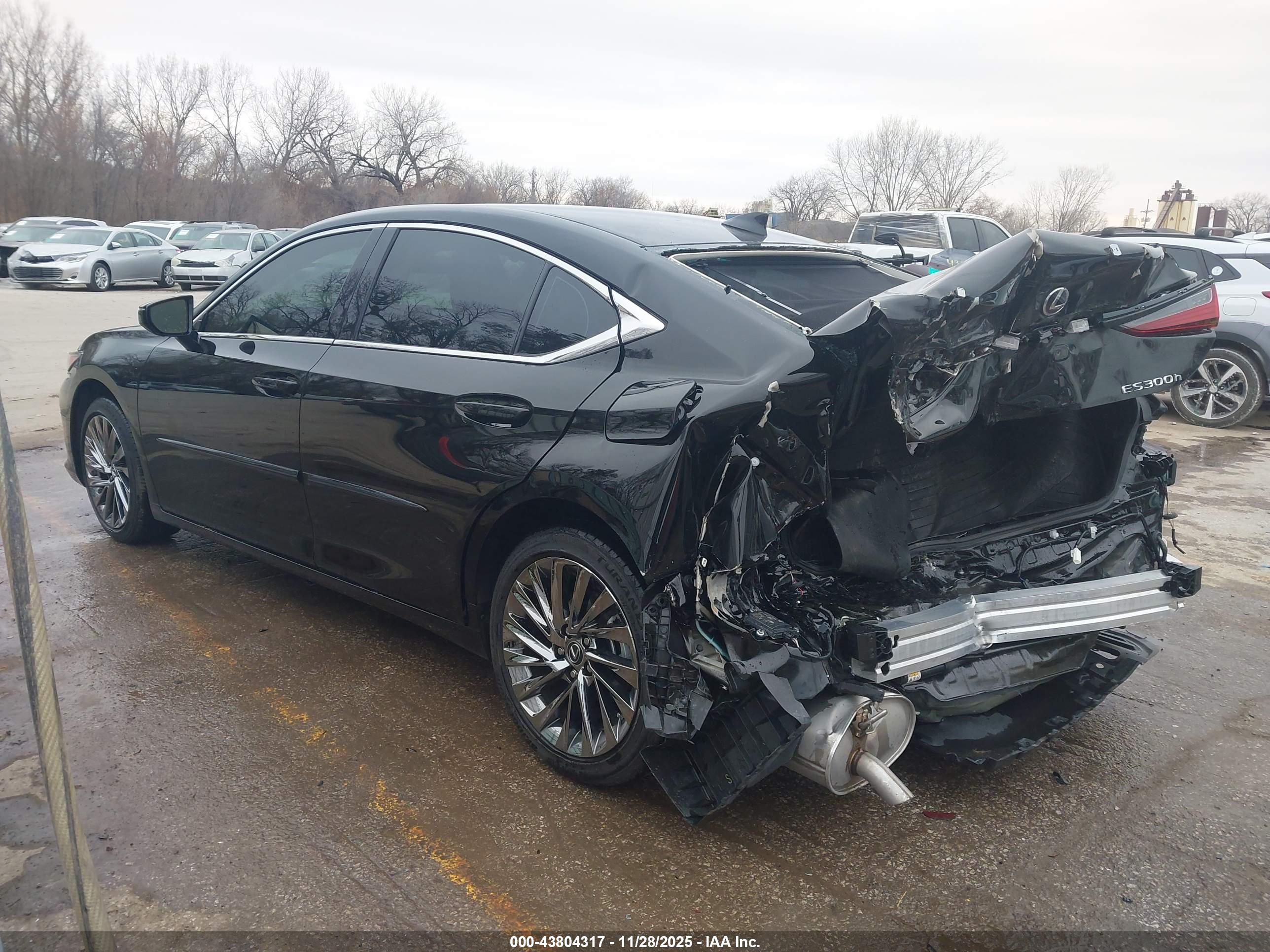 LEXUS ES image 3