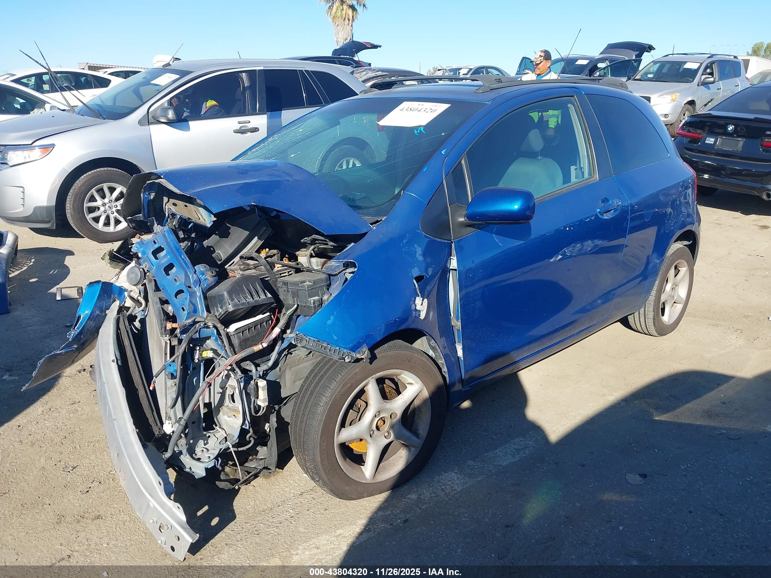 TOYOTA YARIS image 2