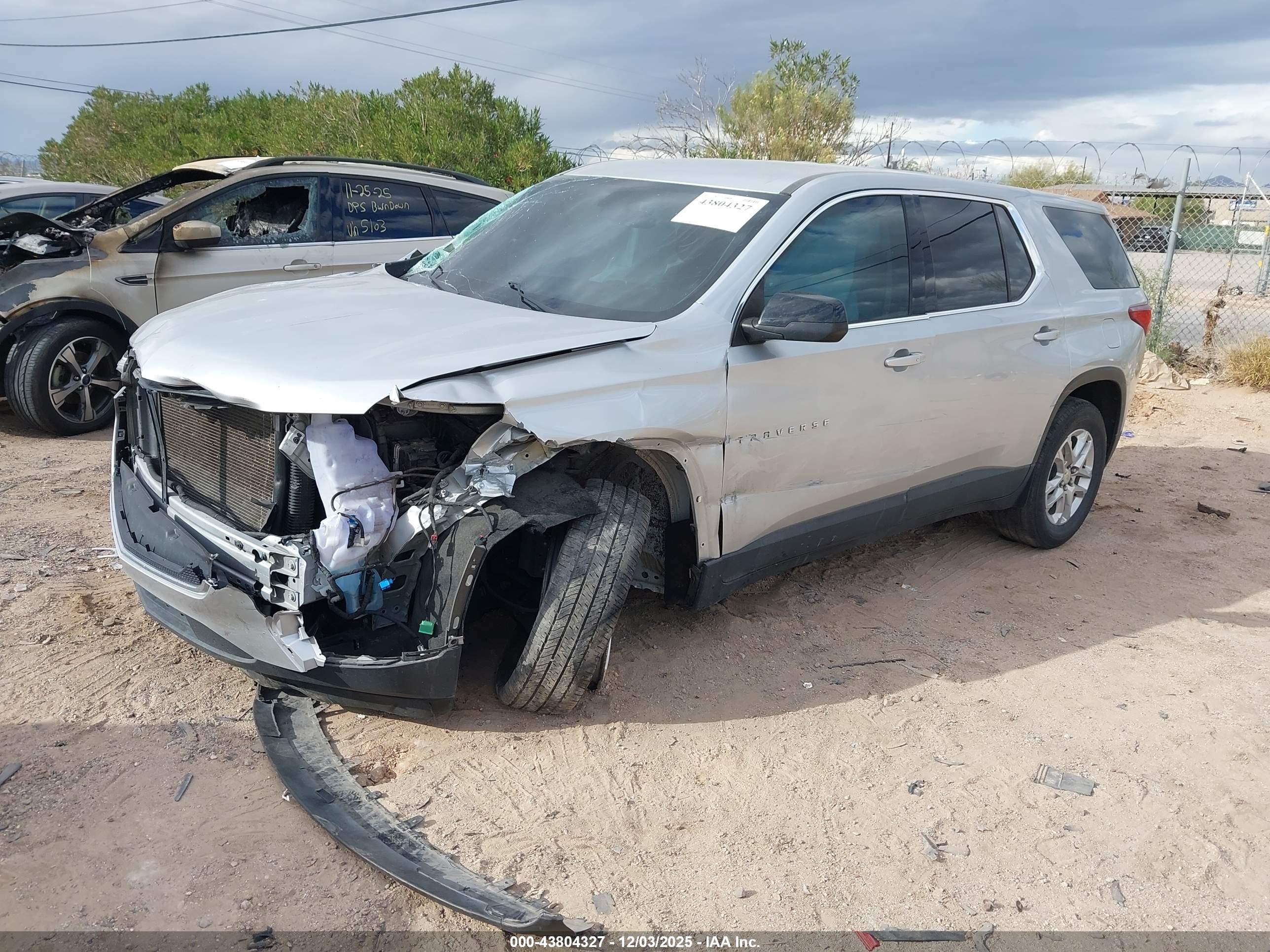 CHEVROLET TRAVERSE image 2