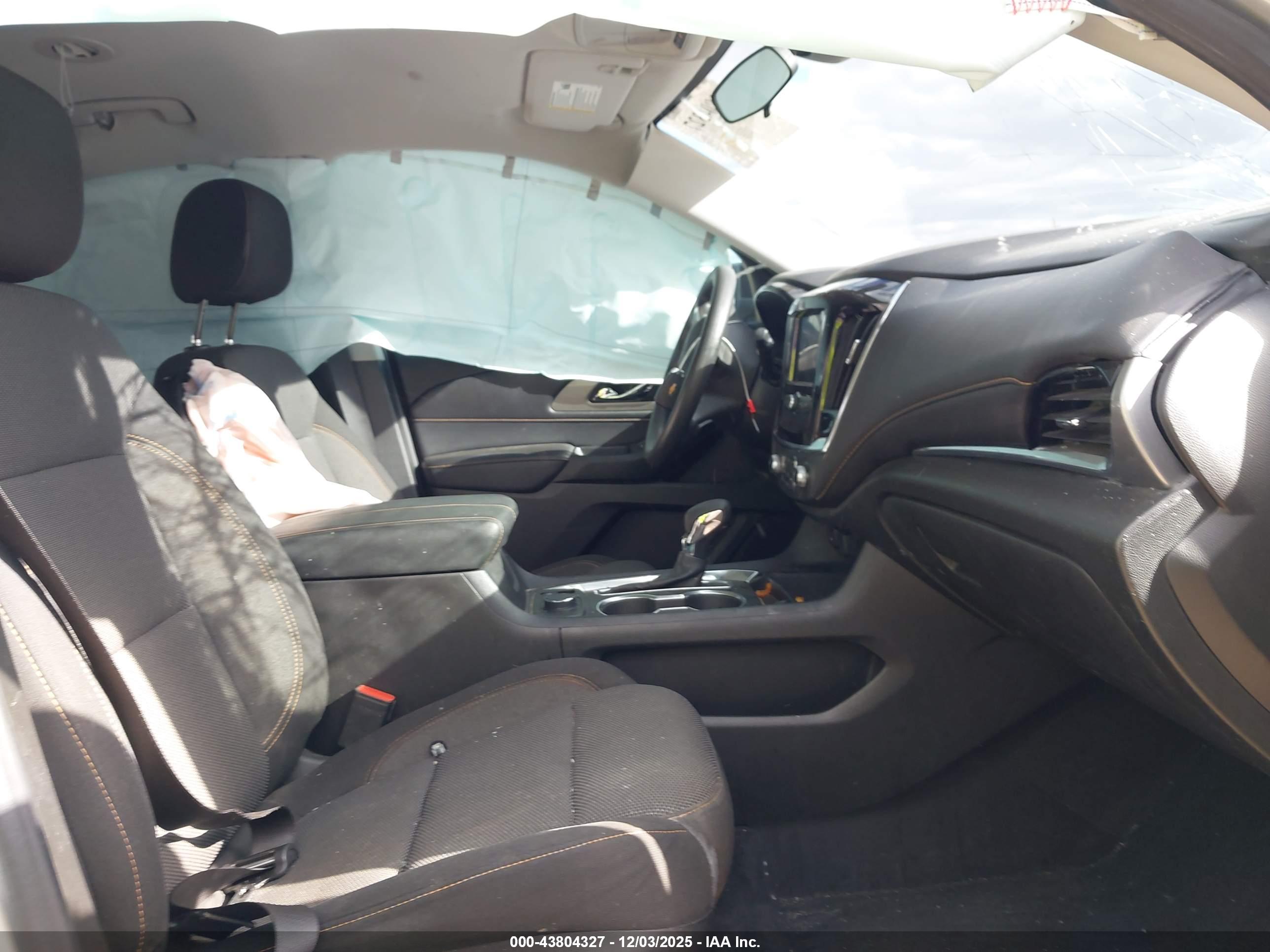 CHEVROLET TRAVERSE image 5