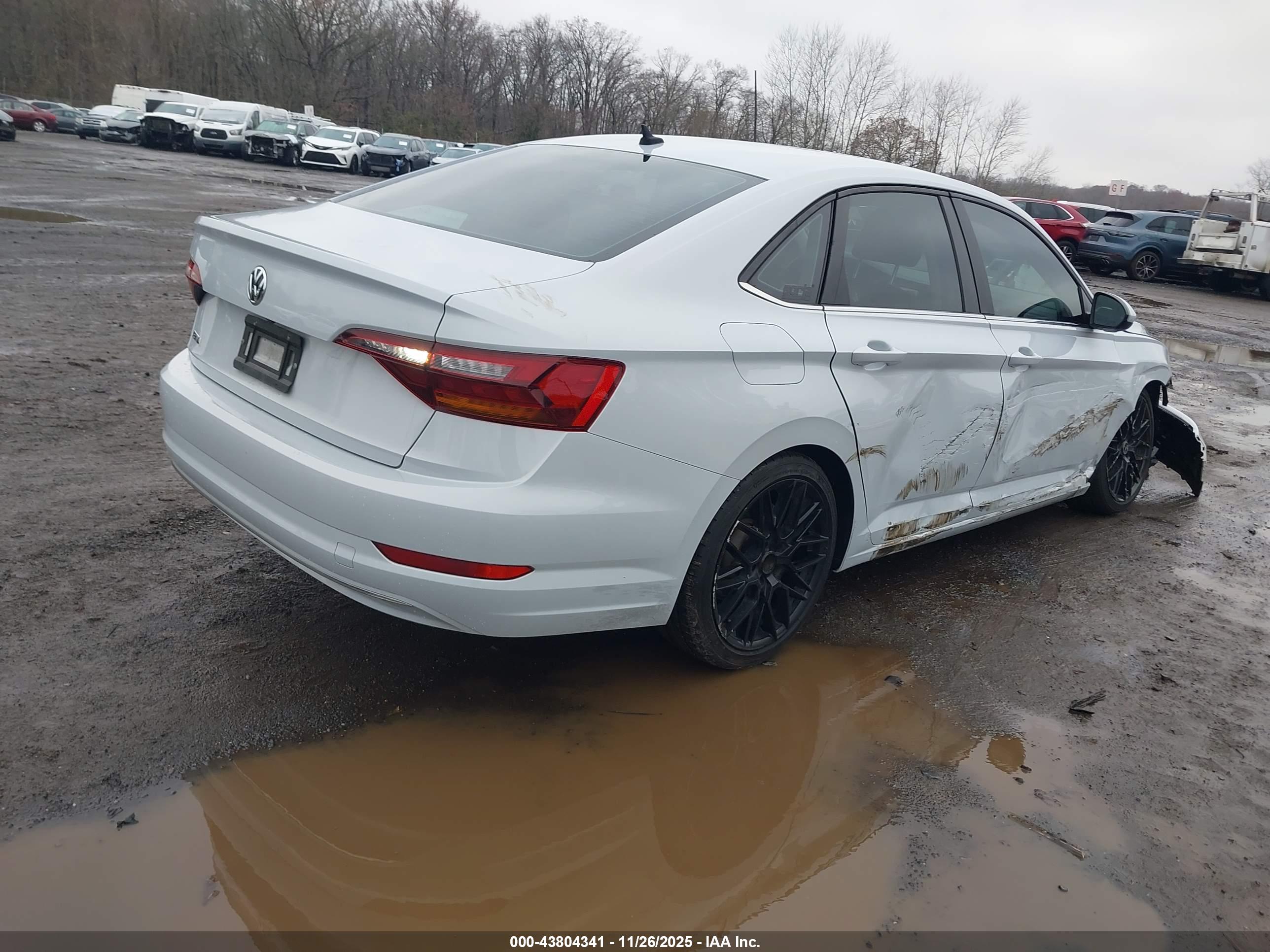 VOLKSWAGEN JETTA image 4