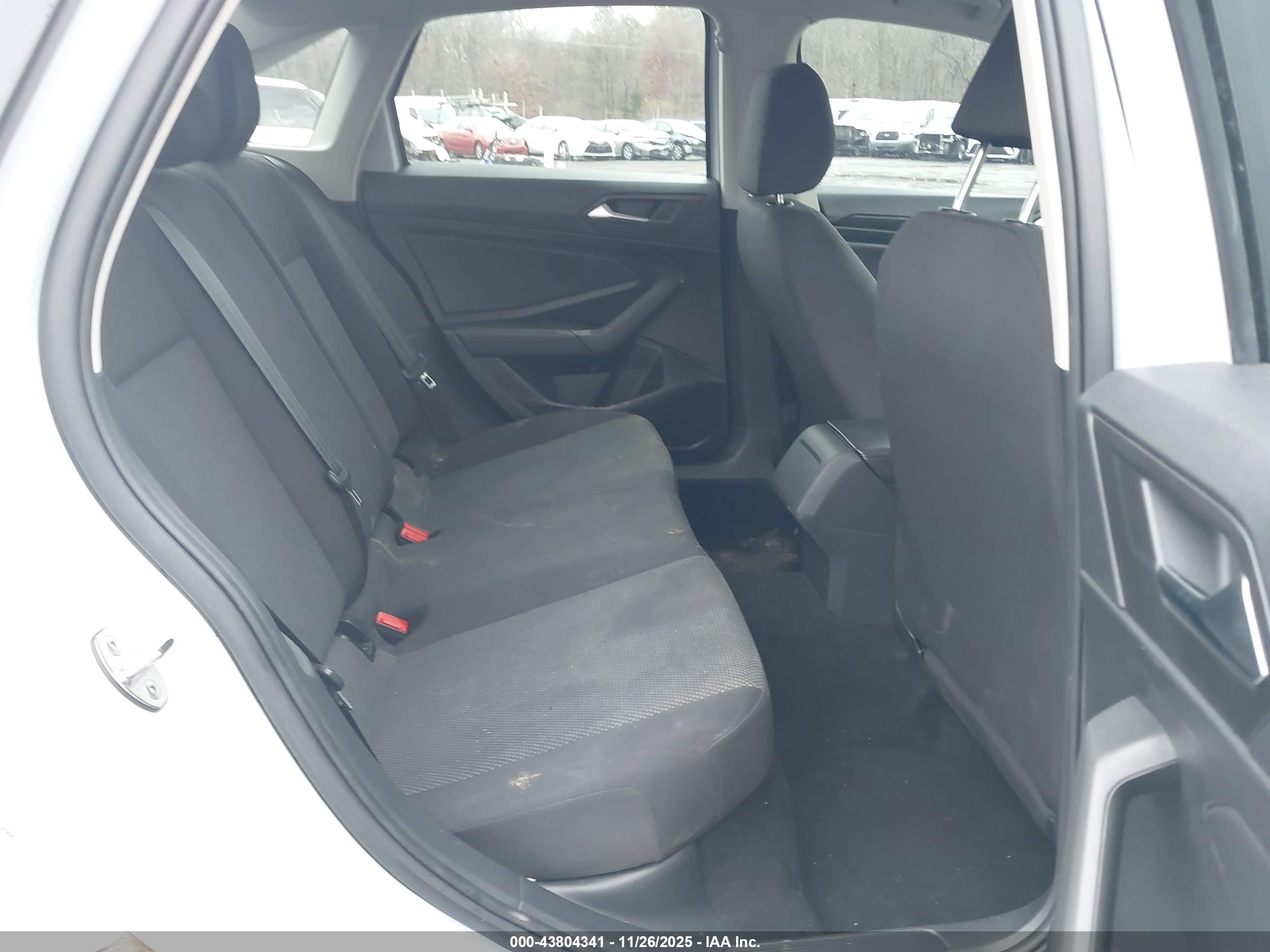 VOLKSWAGEN JETTA image 8