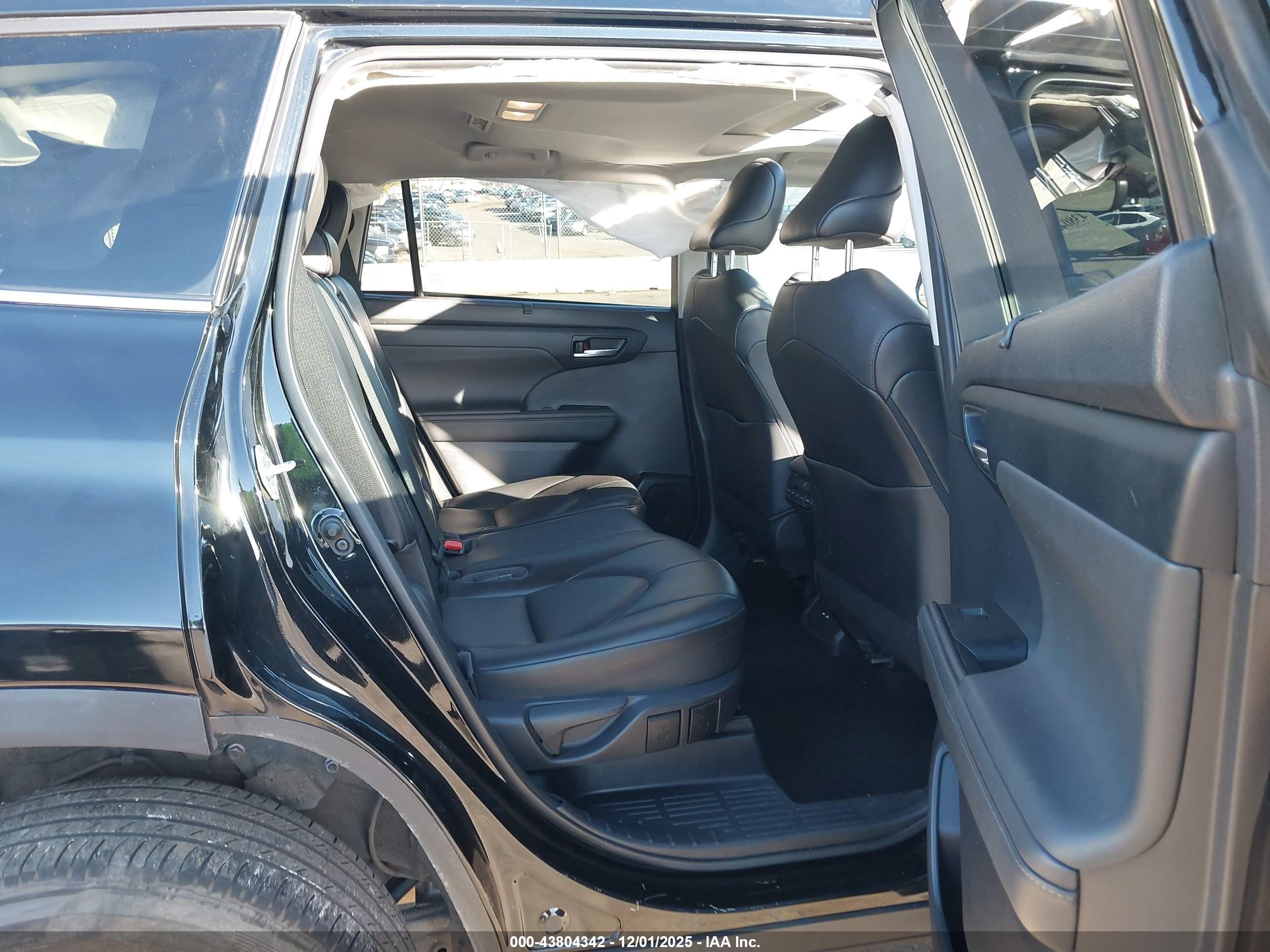 TOYOTA HIGHLANDER image 8