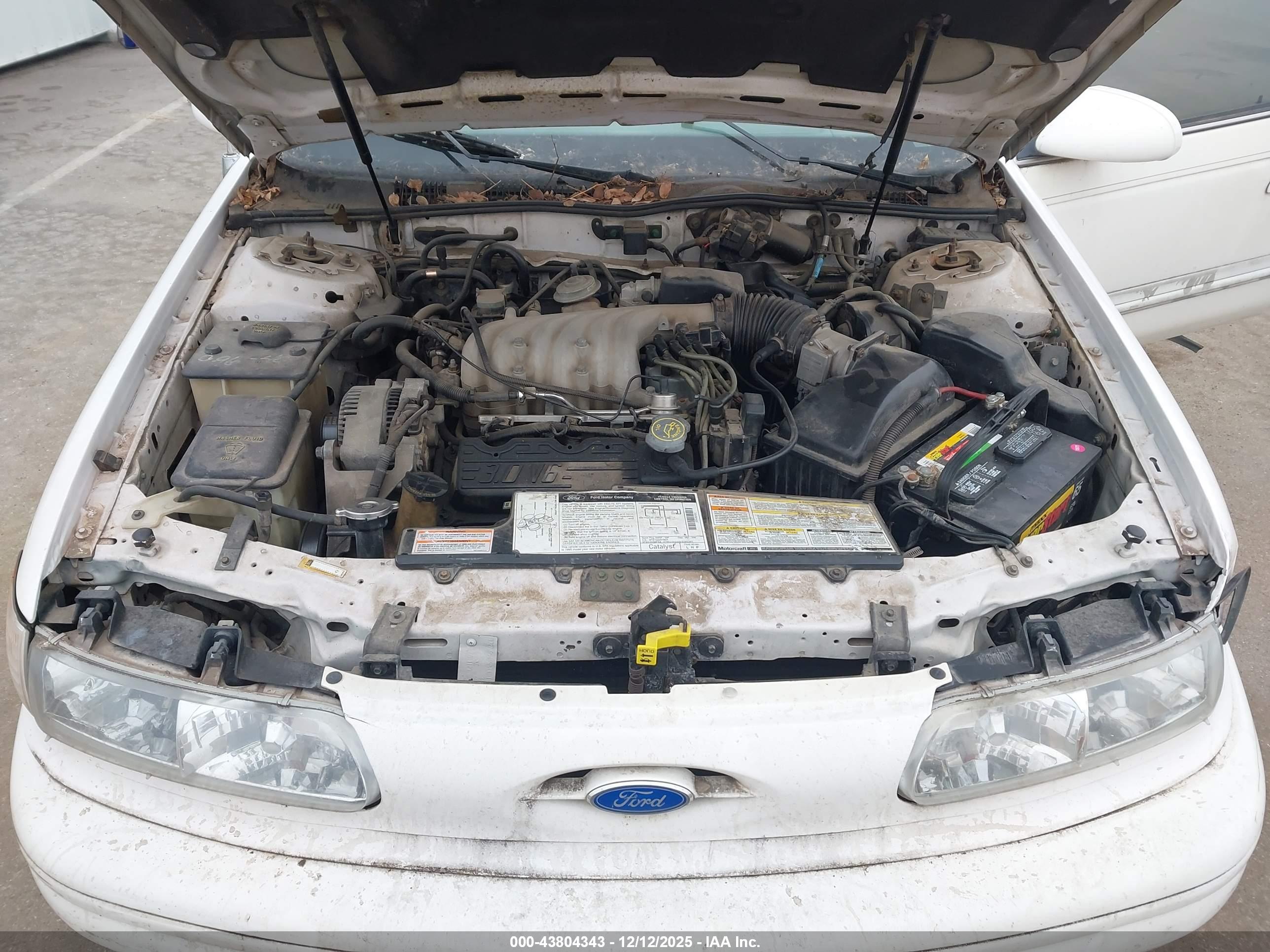 FORD TAURUS image 10