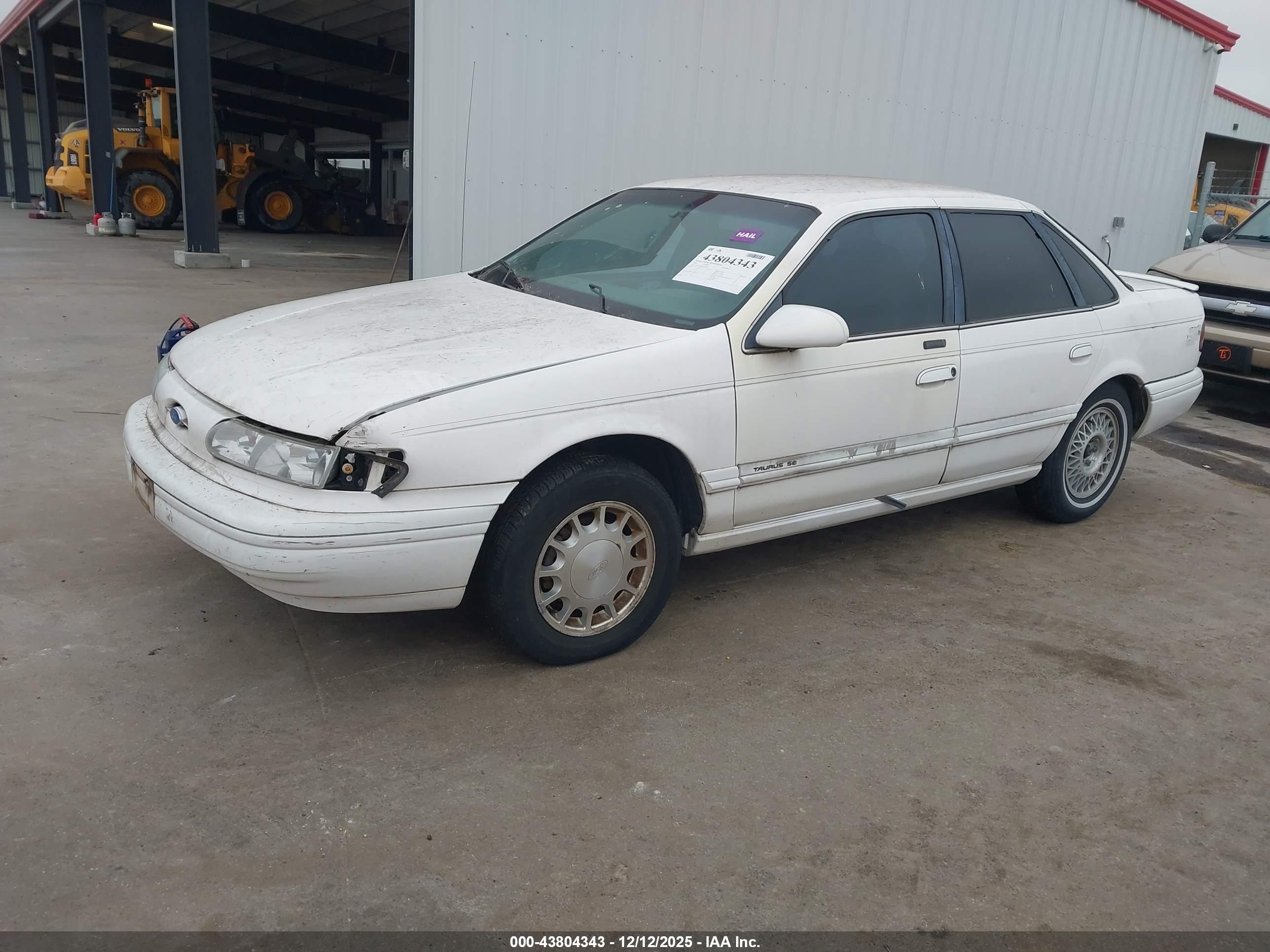 FORD TAURUS image 2