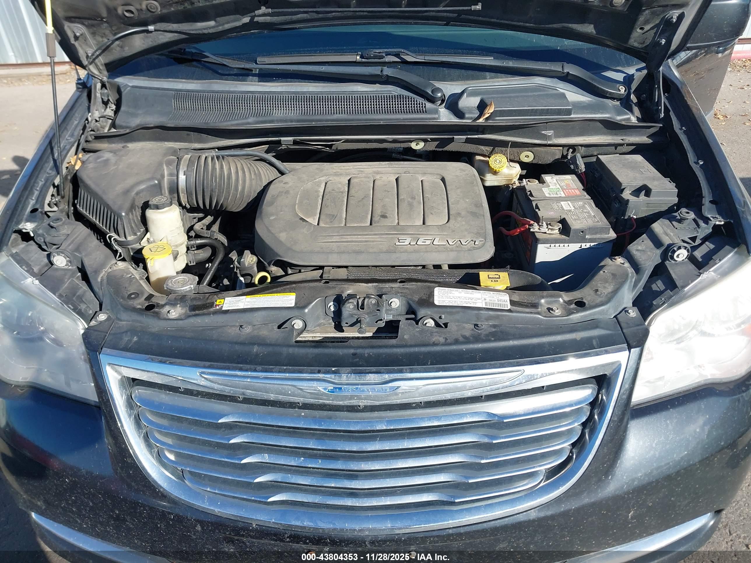 CHRYSLER TOWN image 10