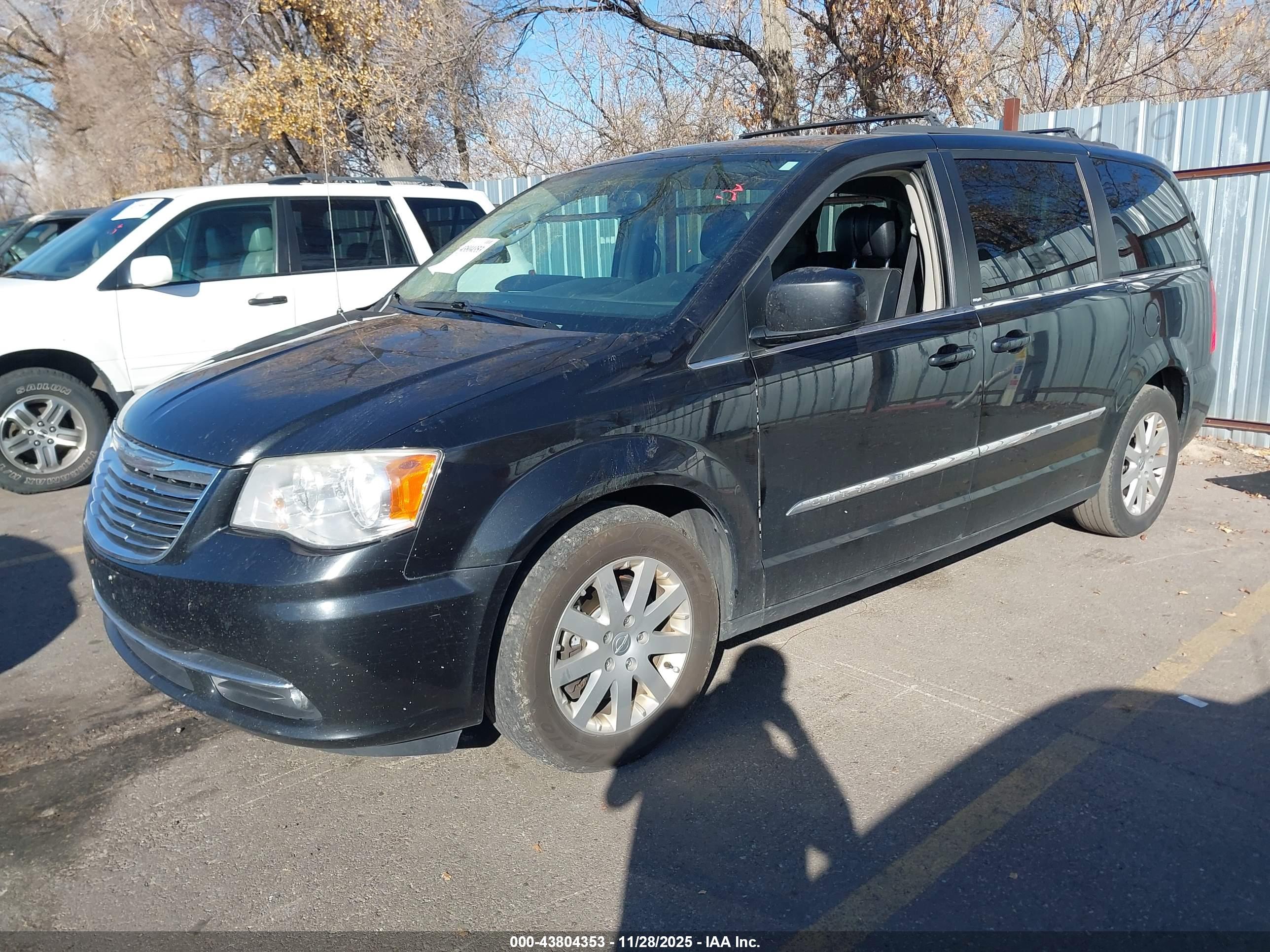 CHRYSLER TOWN image 2
