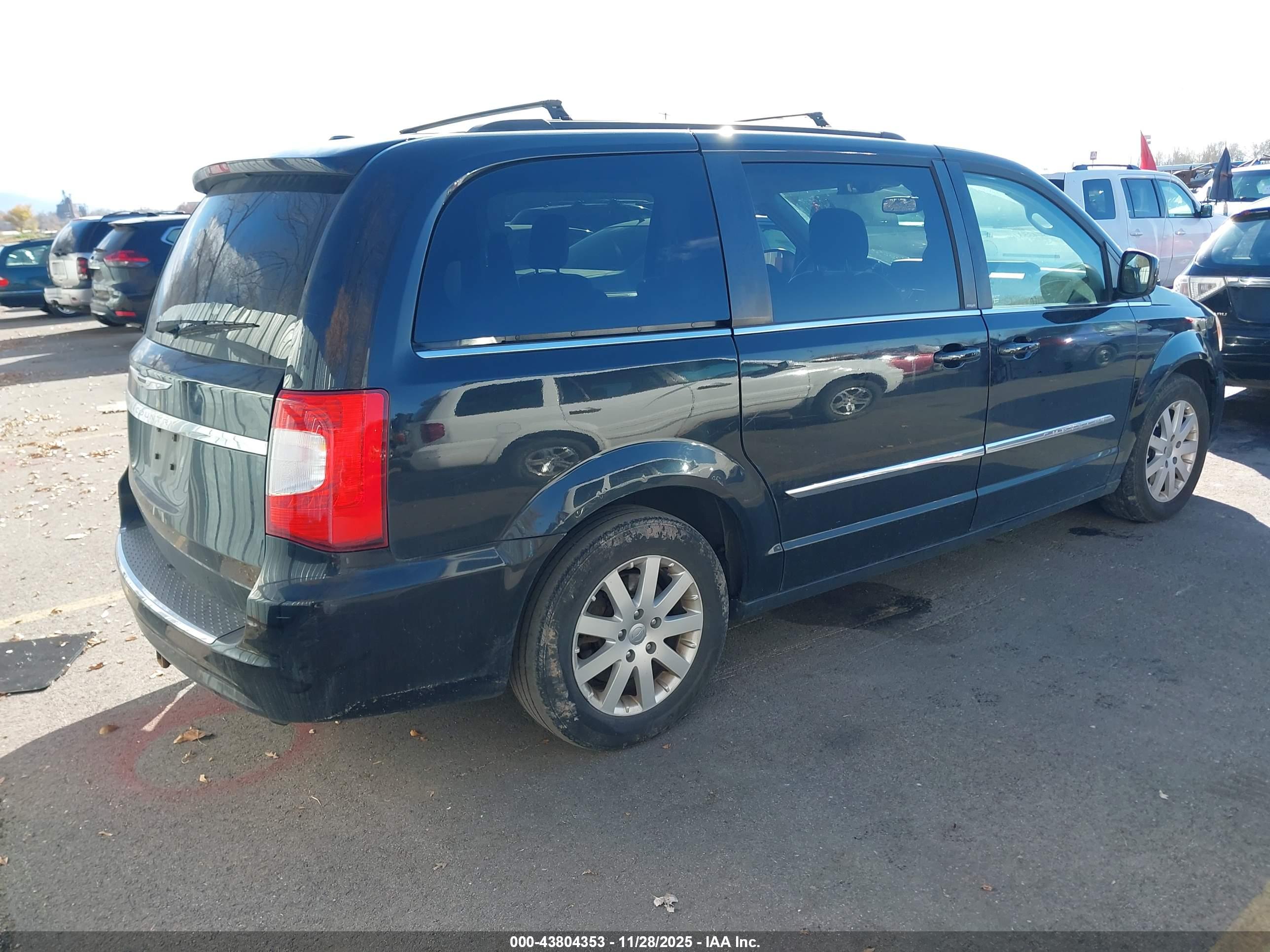 CHRYSLER TOWN image 4