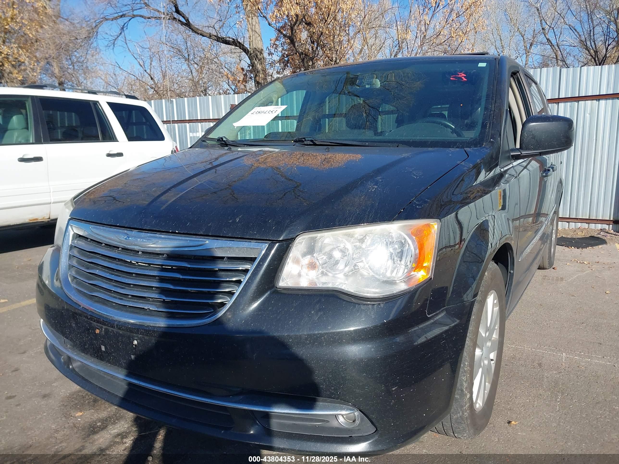 CHRYSLER TOWN image 6