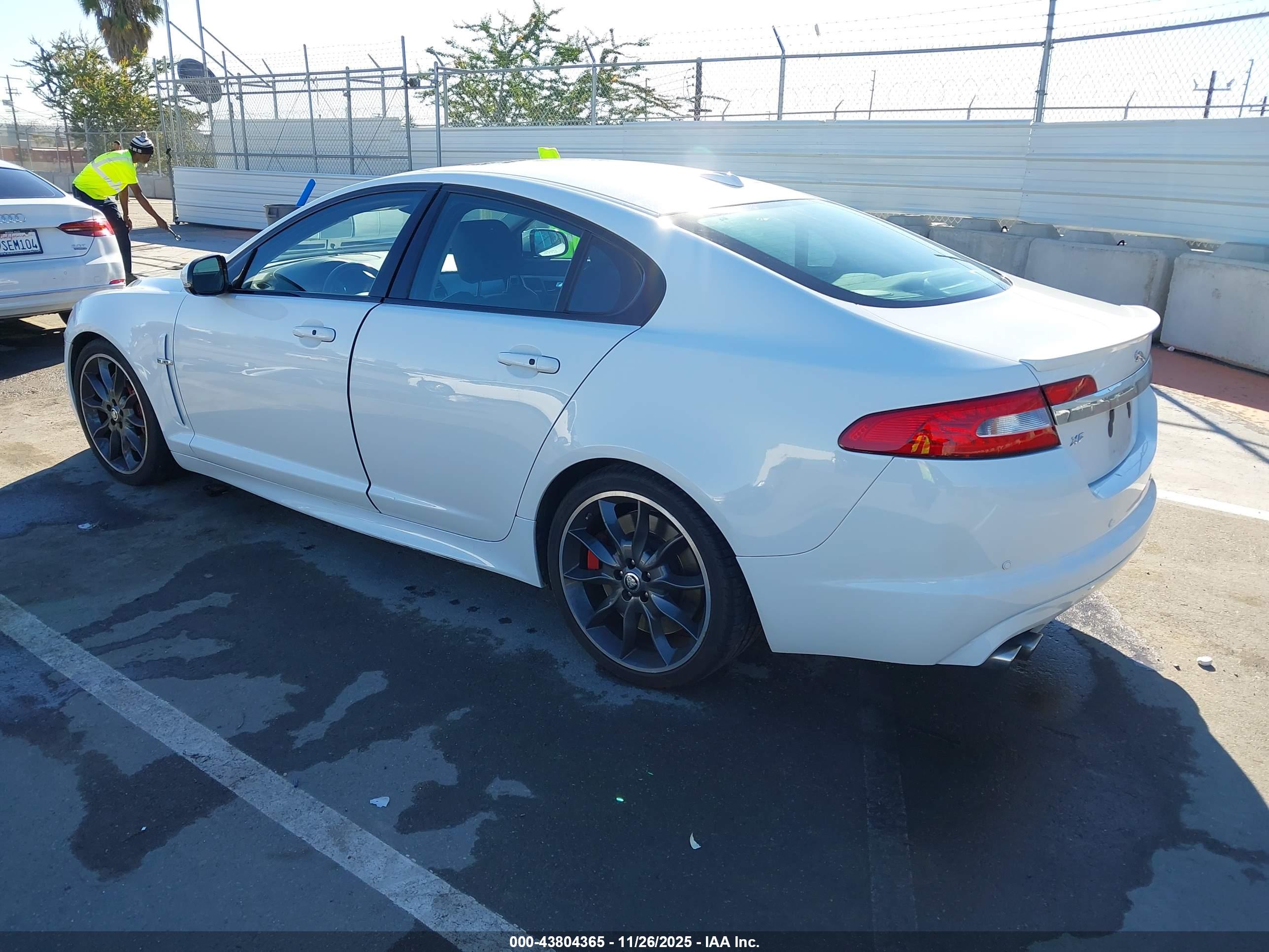 JAGUAR XF image 3