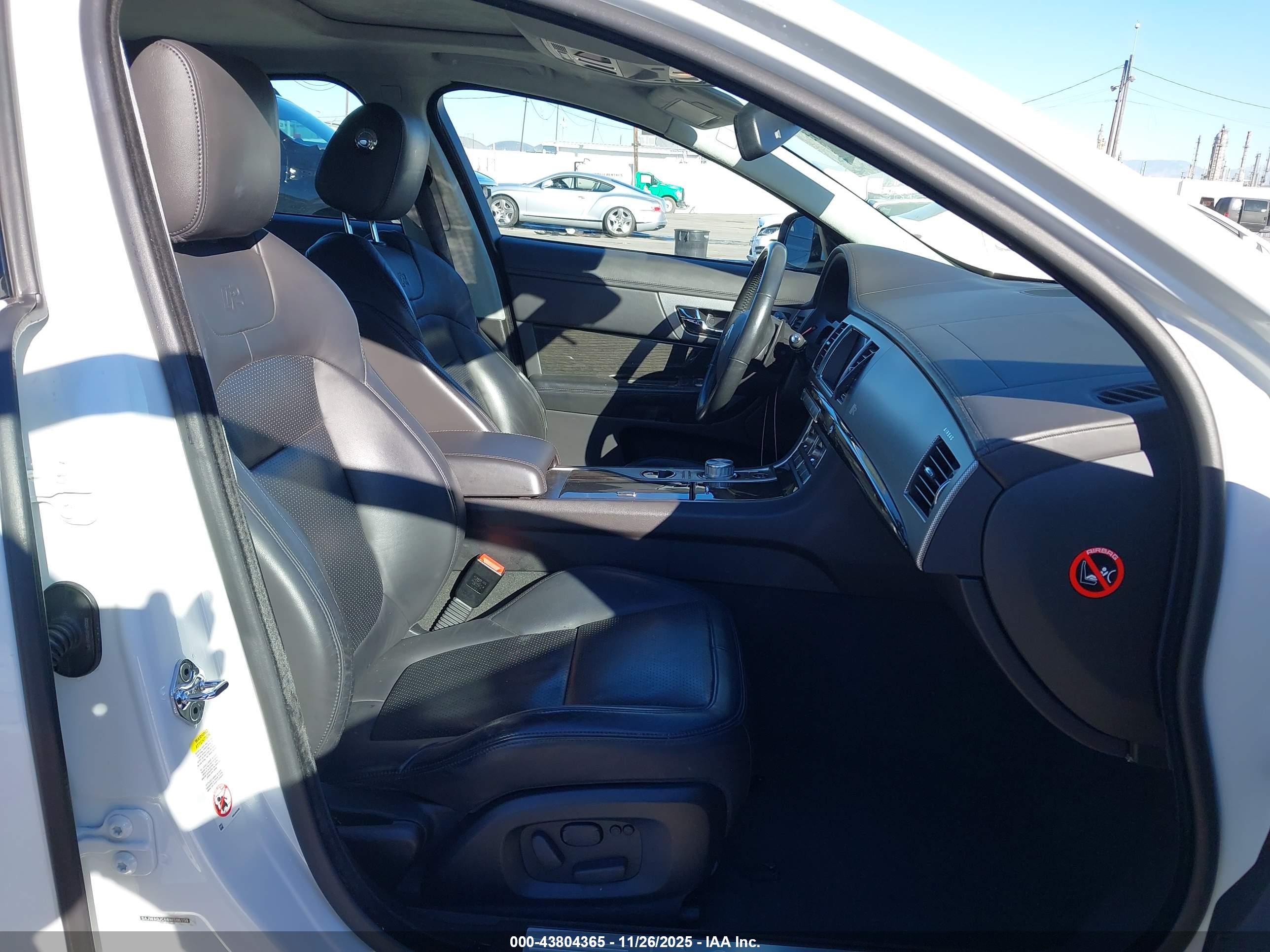 JAGUAR XF image 5