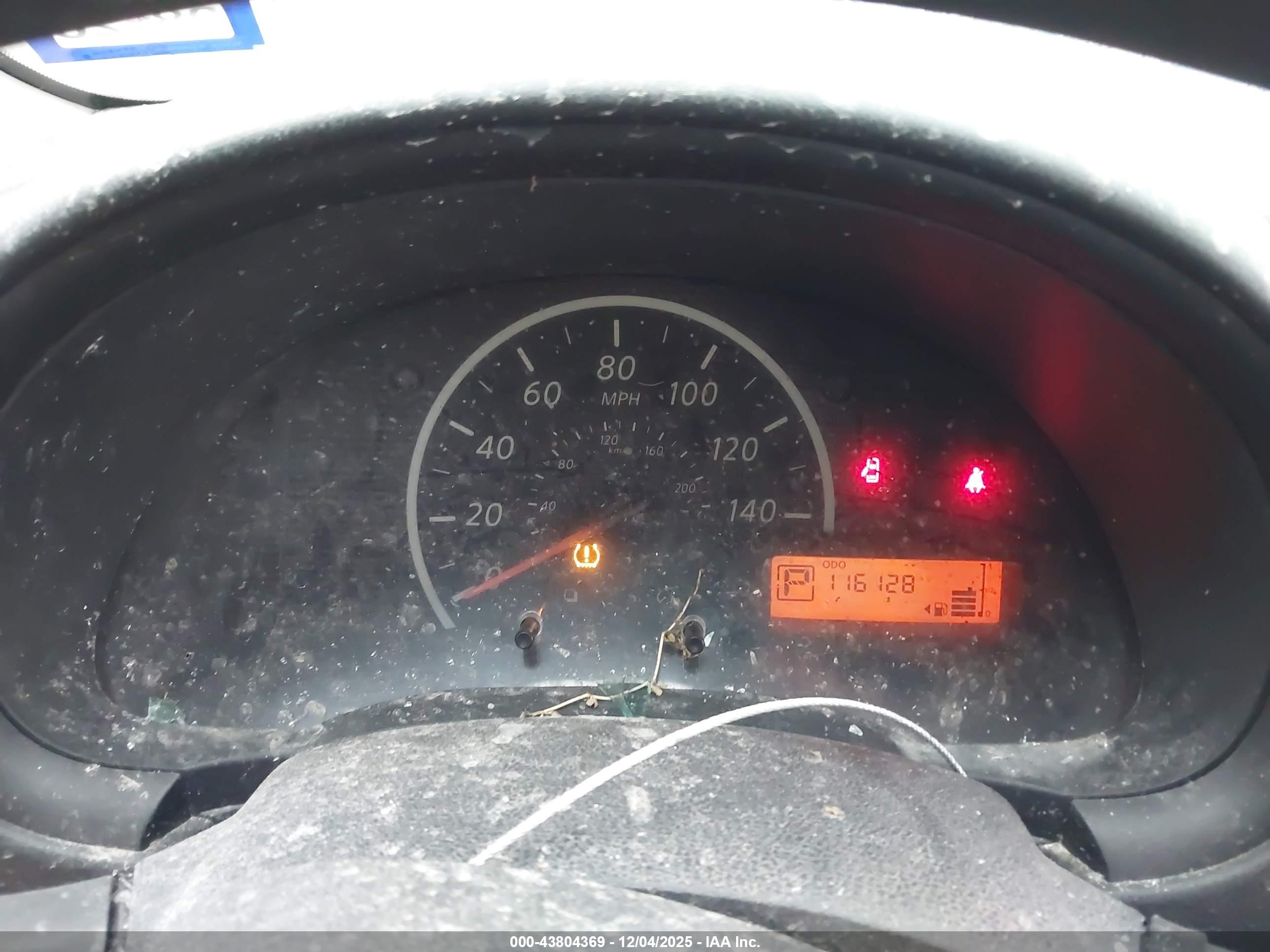 NISSAN VERSA image 7