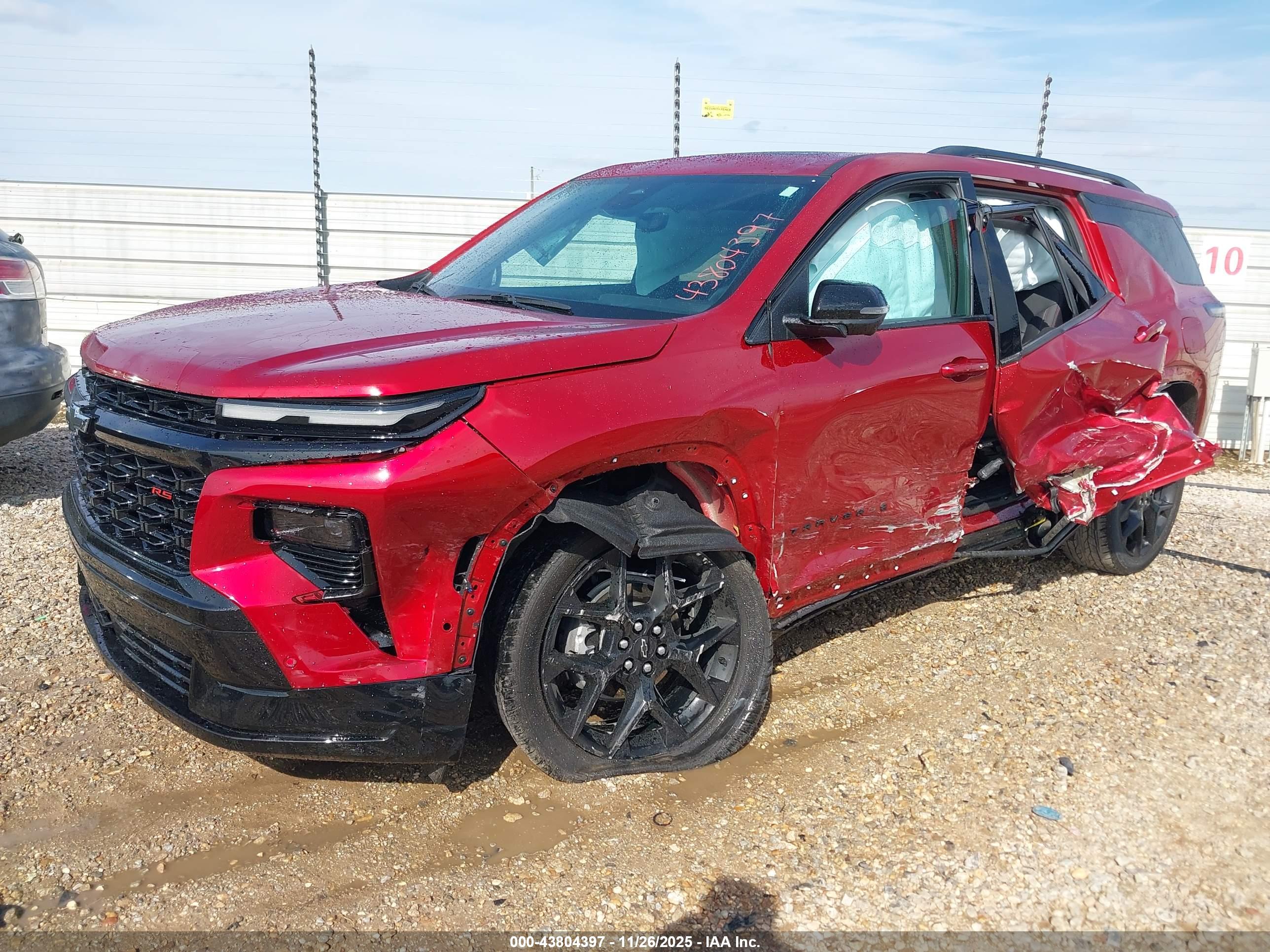 CHEVROLET TRAVERSE image 2
